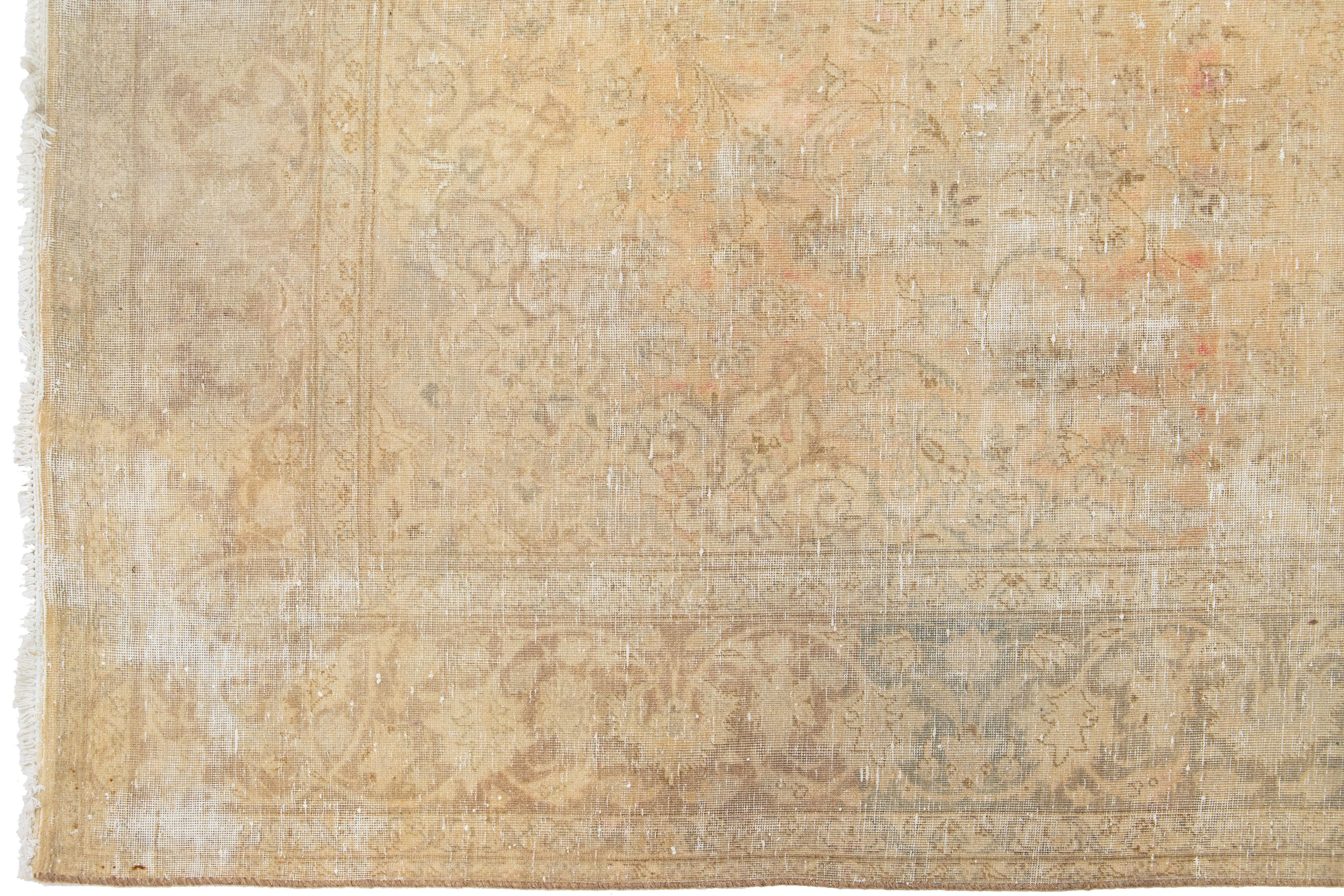Noué à la main Vintage  Tapis persan Mahal beige fait à la main avec motif de médaillon en vente