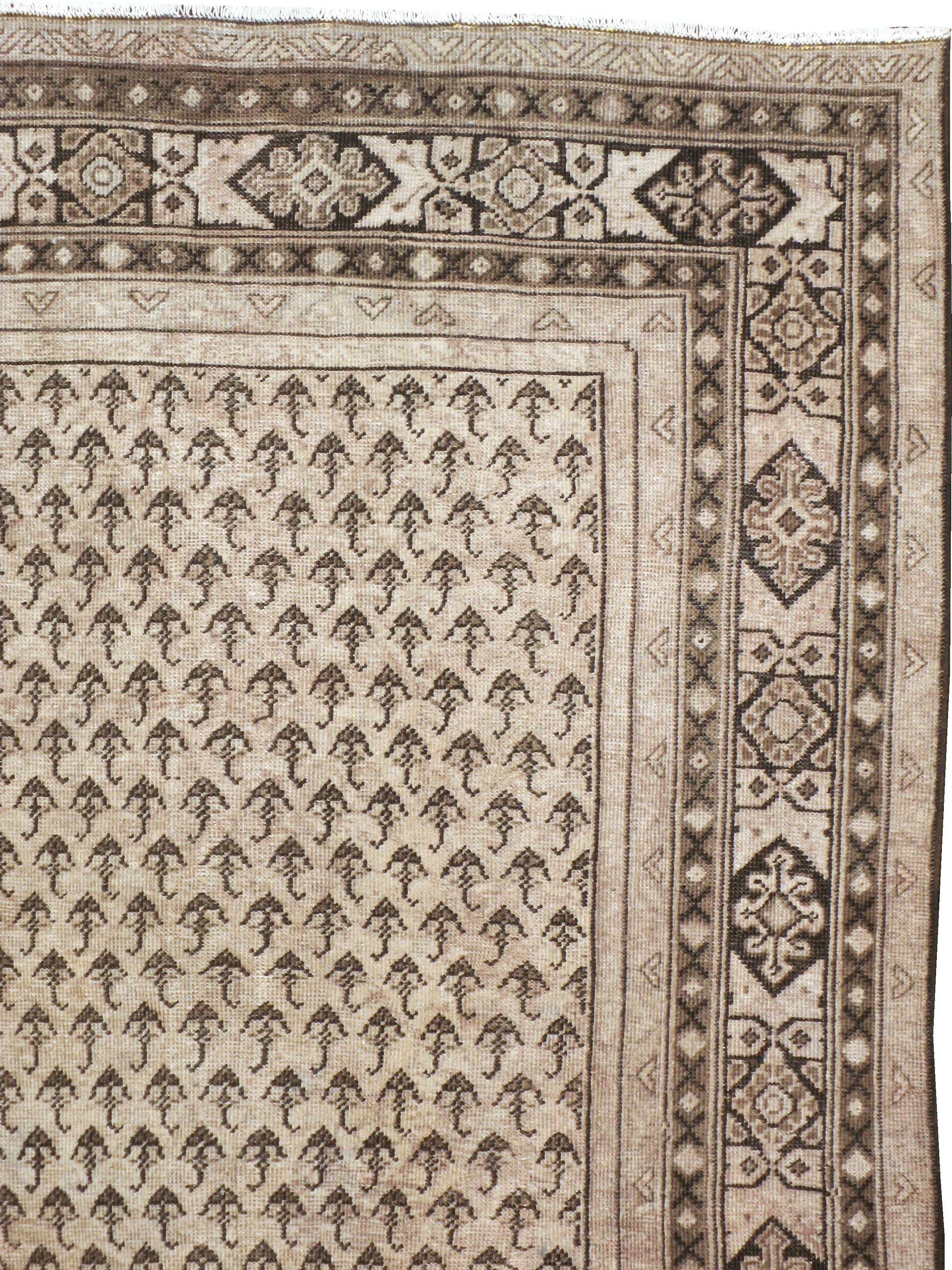 Minimalist Vintage Persian Mahal Carpet For Sale