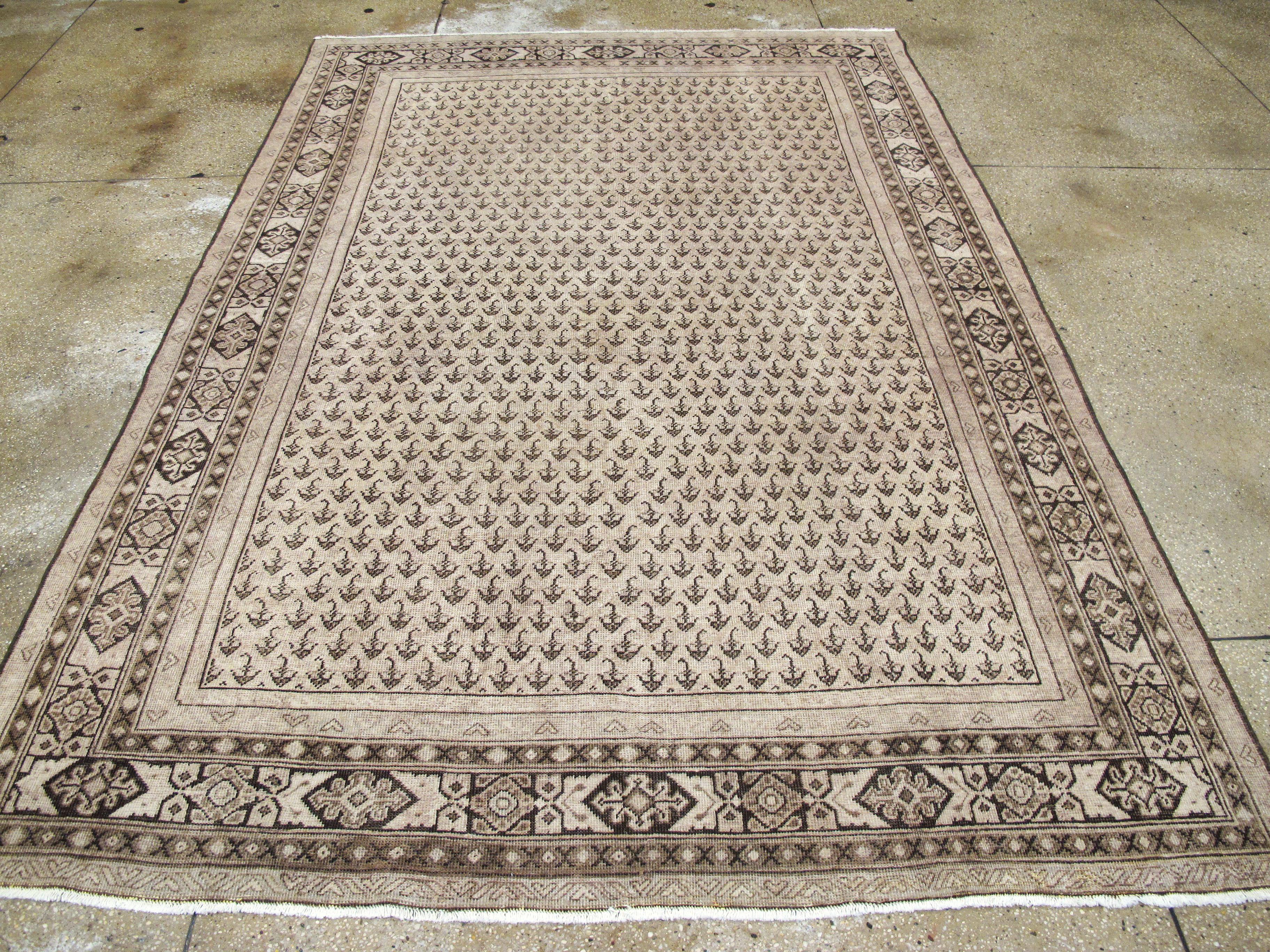 Vintage Persian Mahal Carpet In Good Condition For Sale In New York, NY