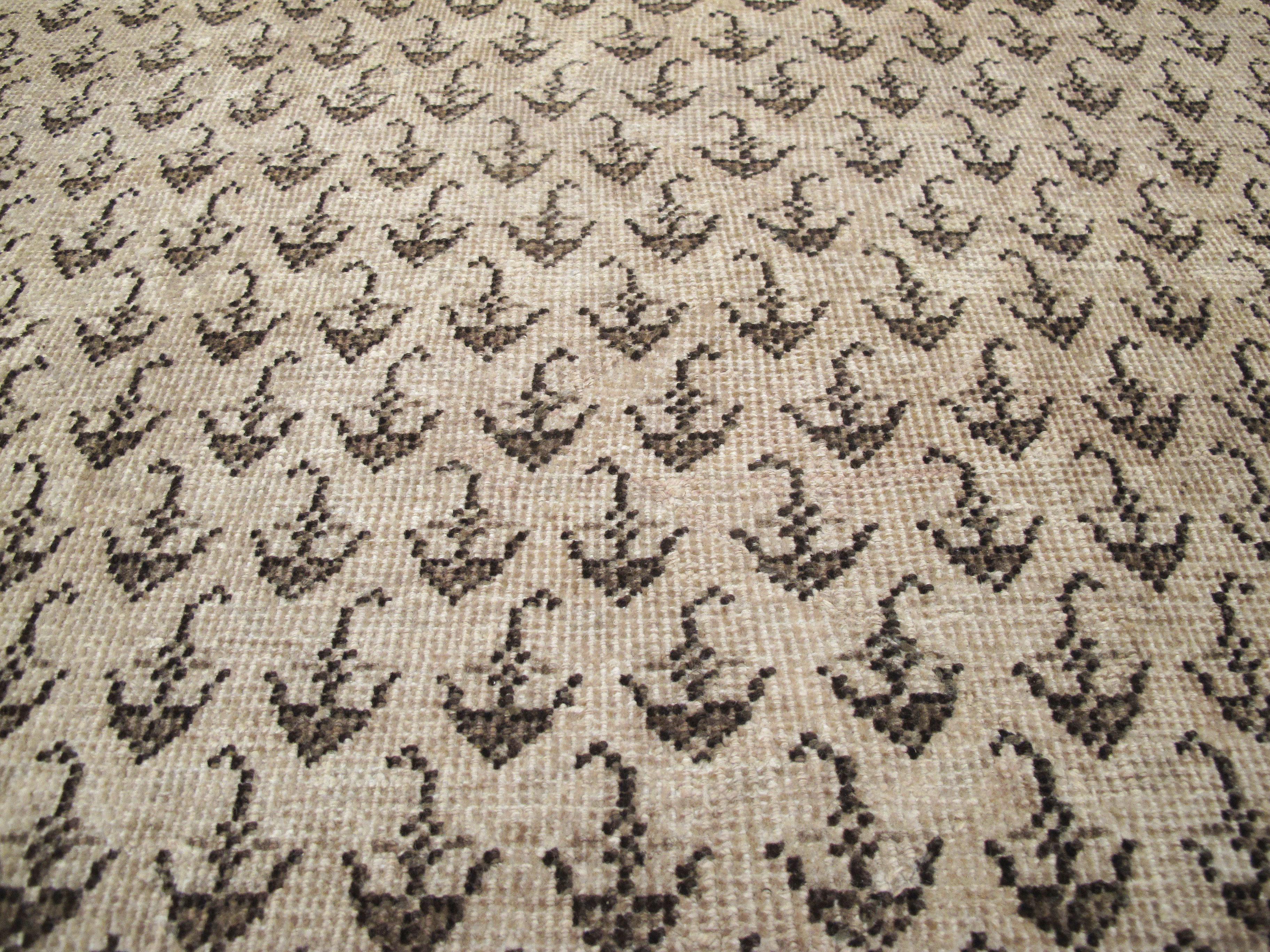 Vintage Persian Mahal Carpet For Sale 1