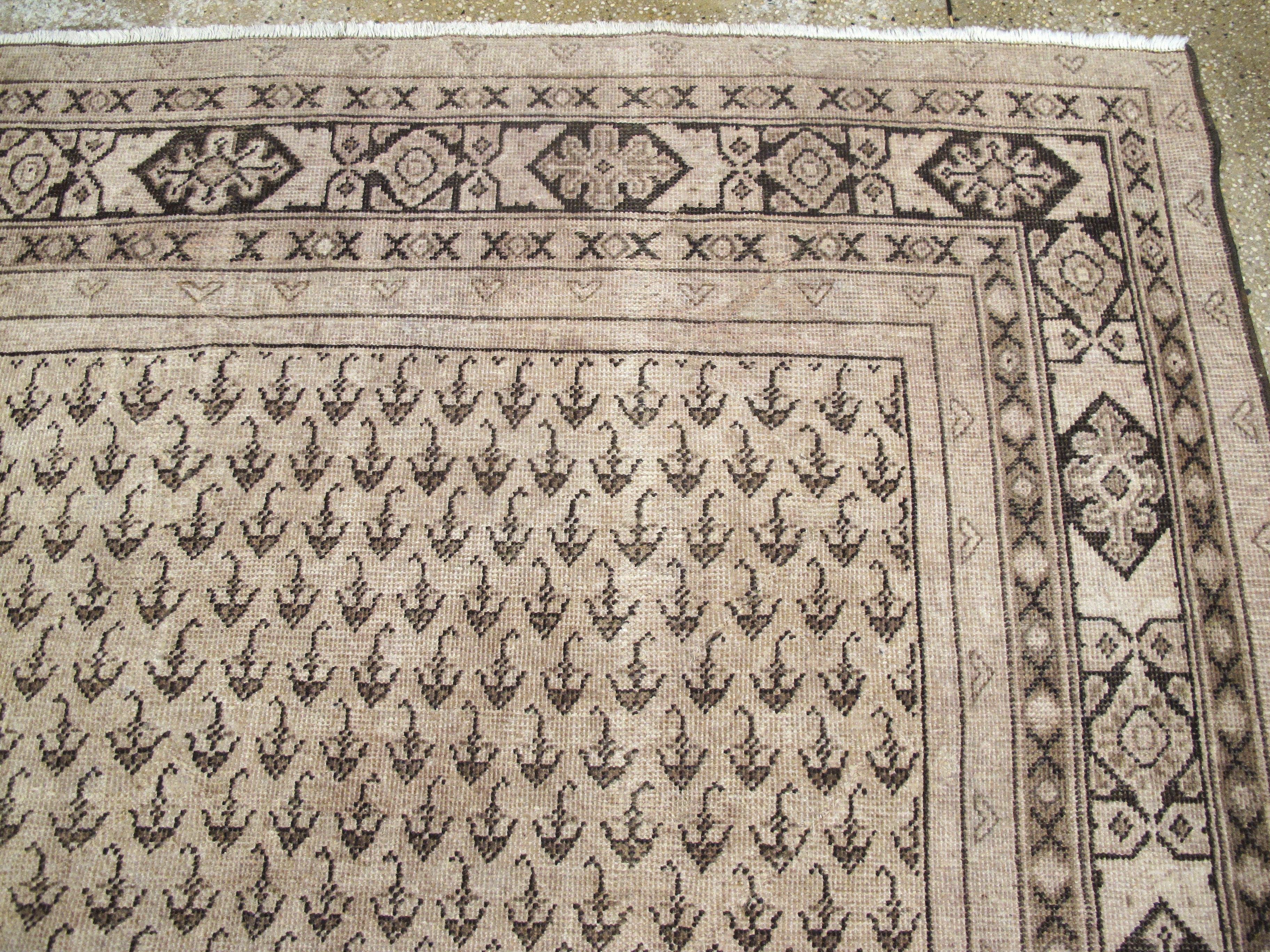 Vintage Persian Mahal Carpet For Sale 2