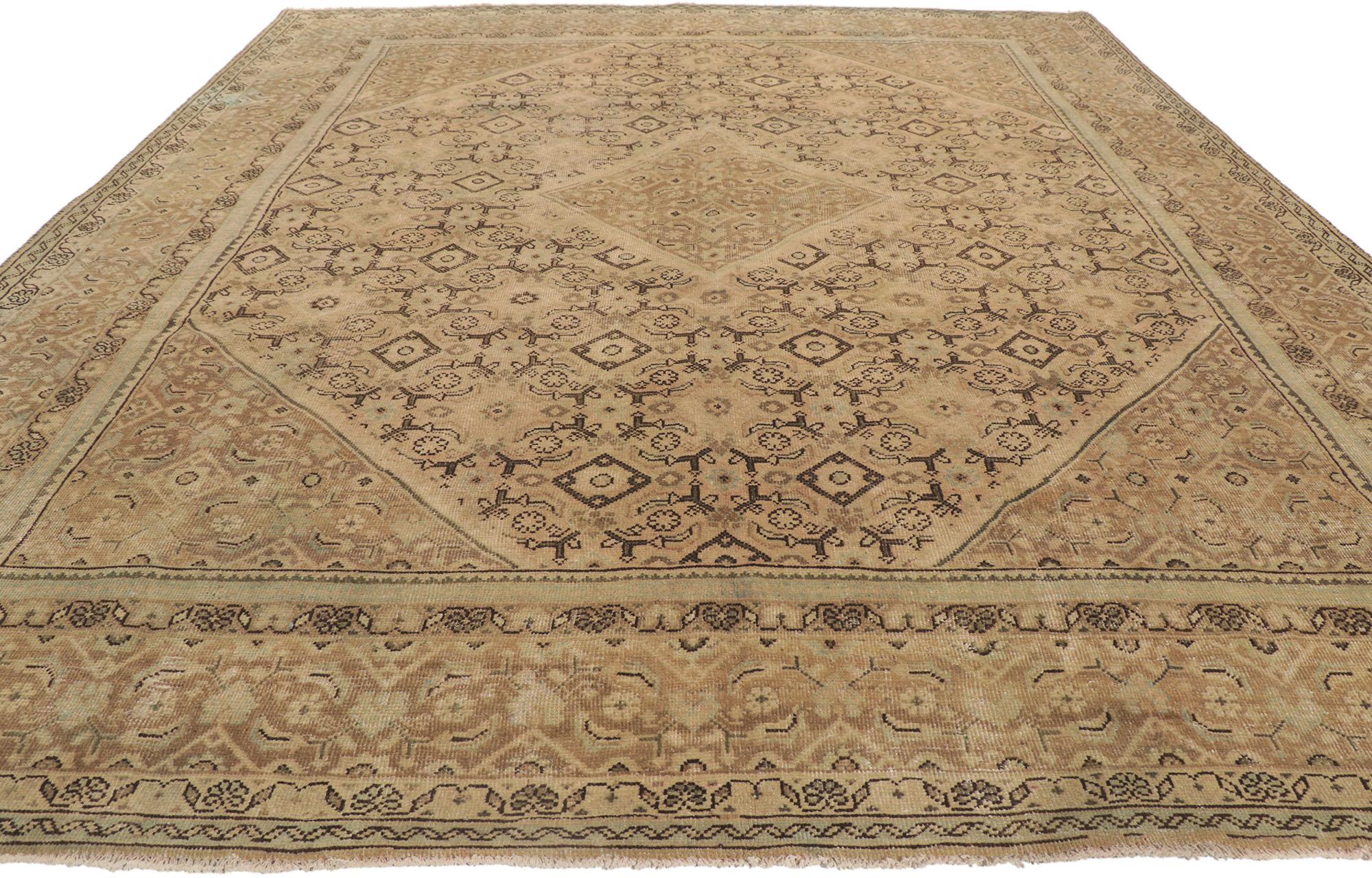 Vintage Persian Mahal Rug, Earth-Tone Elegance Meets Cohesive Coziness In Distressed Condition For Sale In Dallas, TX