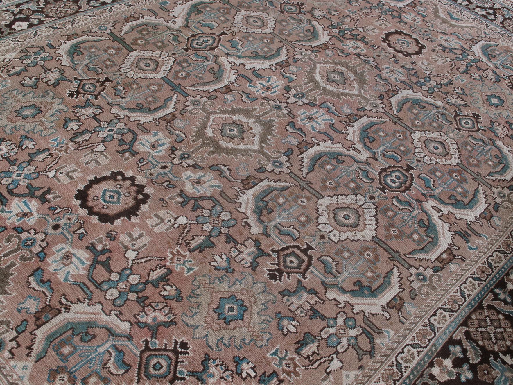 Schöner alter persischer Mahal-Teppich mit einem Allover-Muster auf rostfarbenem Hintergrund, der von einer komplizierten Bordüre umgeben ist. Dieser Teppich ist aus feiner persischer Wolle und natürlichen Farbstoffen handgeknüpft. Individuelle