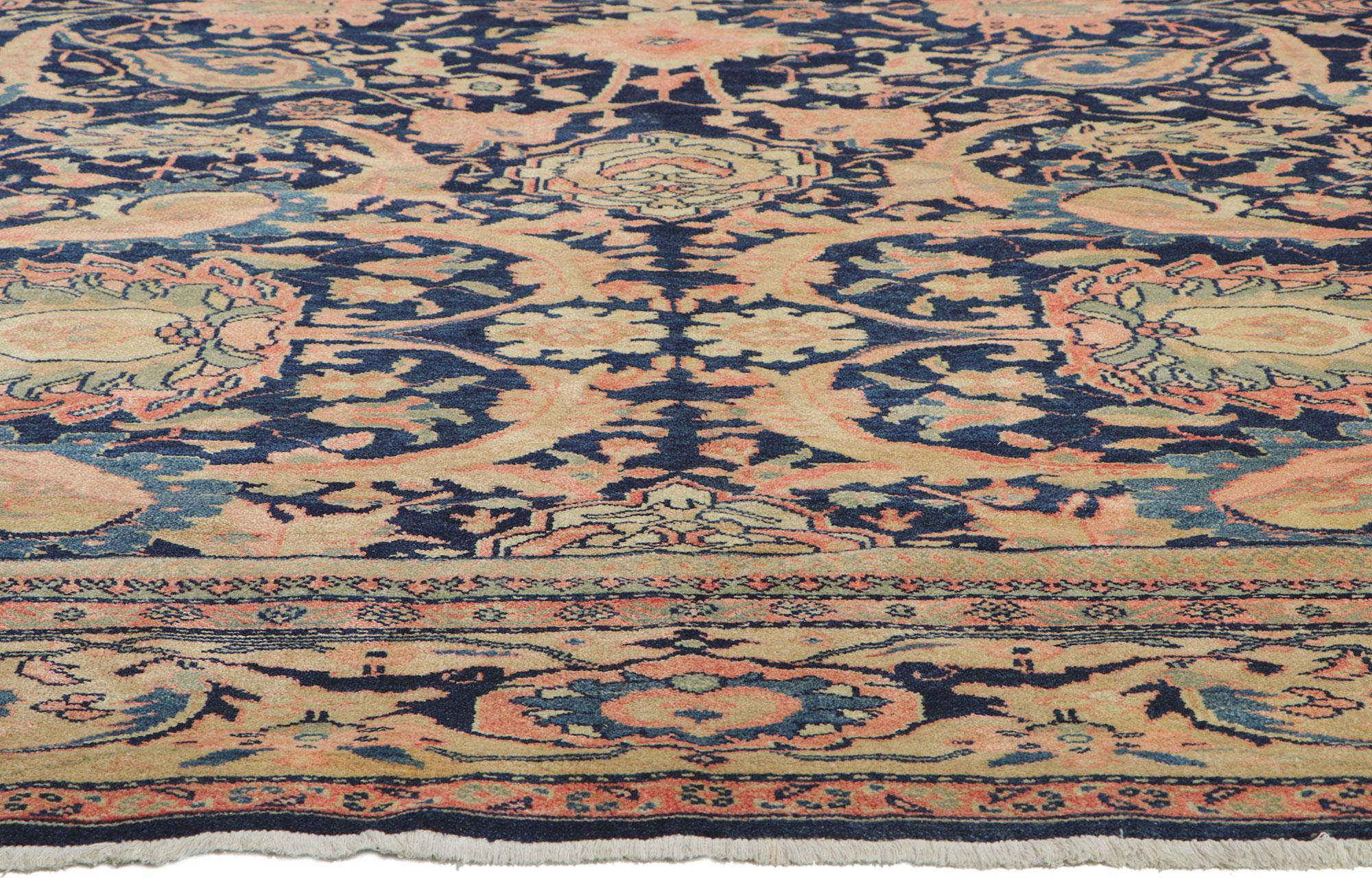 Late 19th Century Persian Sultanabad Mahal Carpet with Modern Style In Good Condition For Sale In Dallas, TX