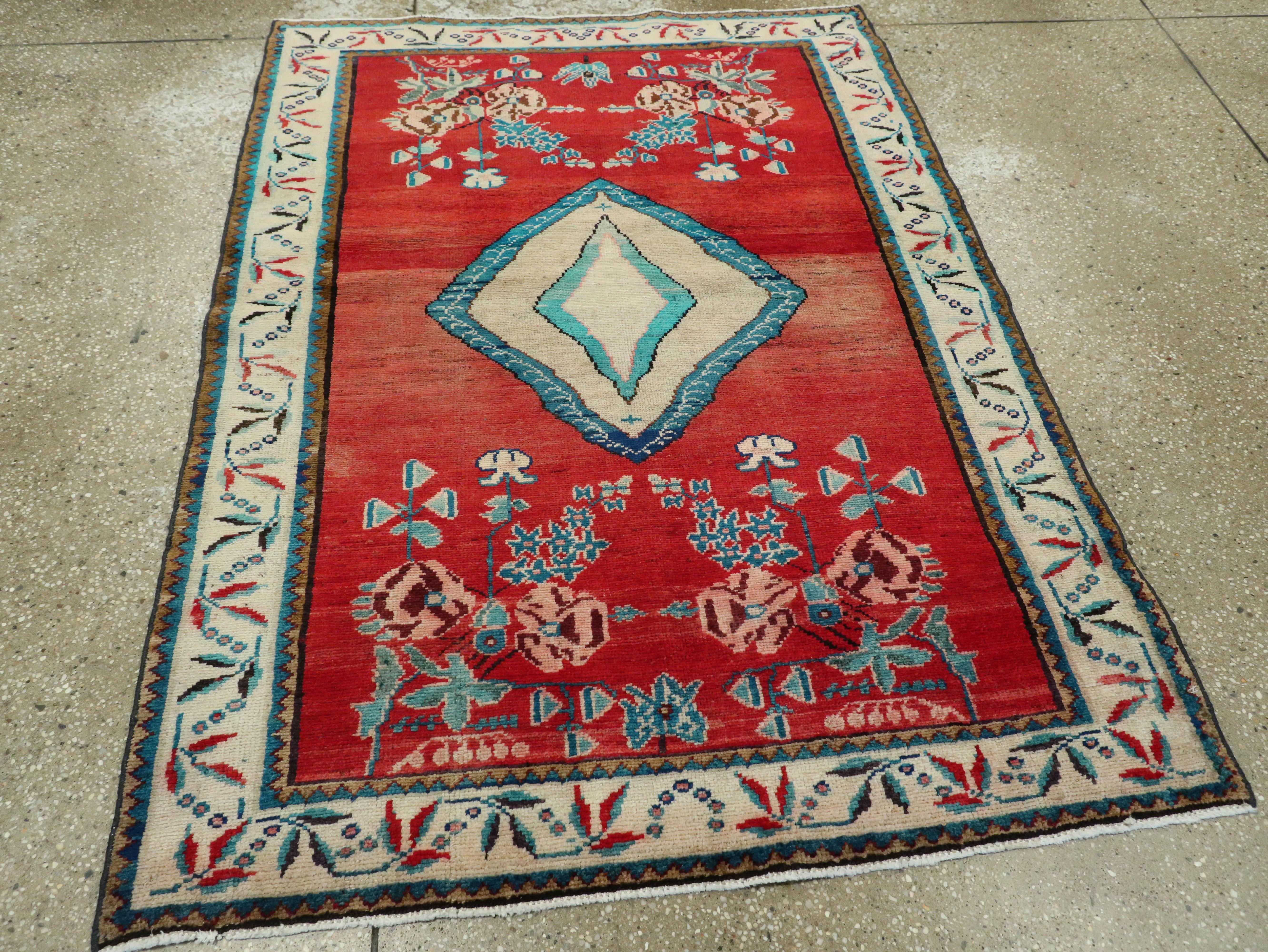 Vintage Persian Mahal Rug In Excellent Condition For Sale In New York, NY