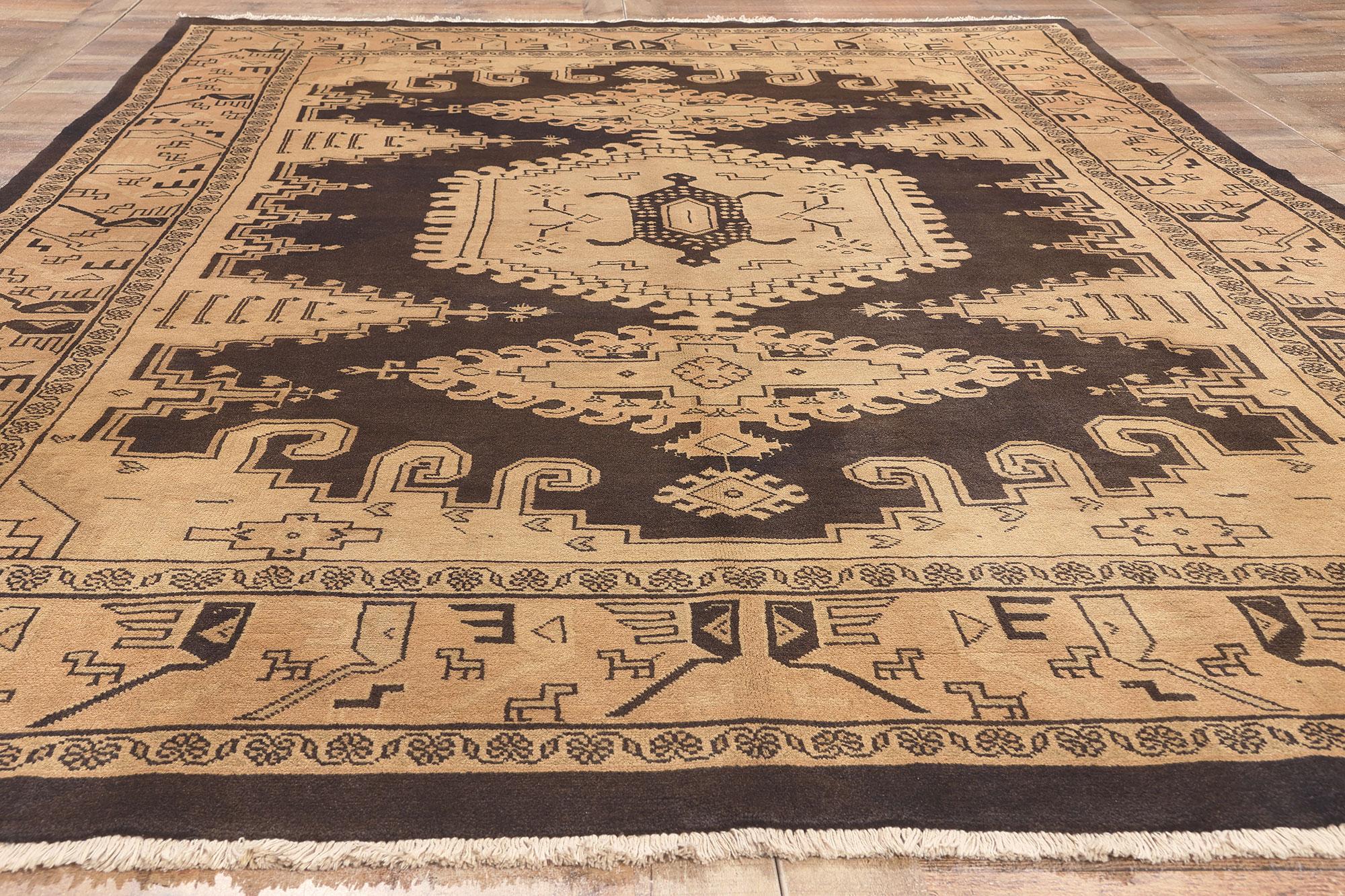 Vintage Persian Mahal Rug, Luxury Lodge Meets Warm Global Style For Sale 1