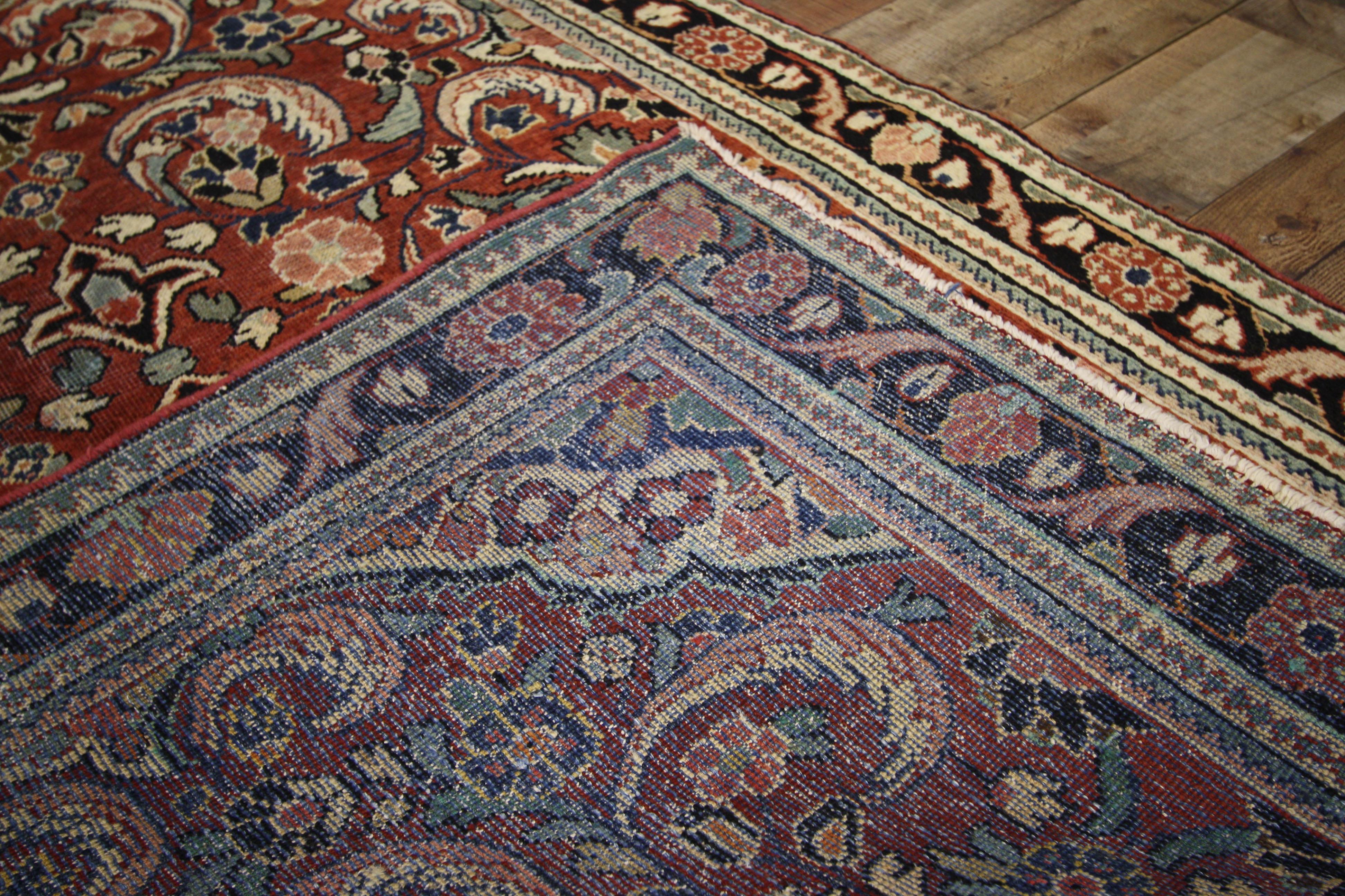 Vintage Persian Mahal Rug with English Traditional Style In Good Condition For Sale In Dallas, TX