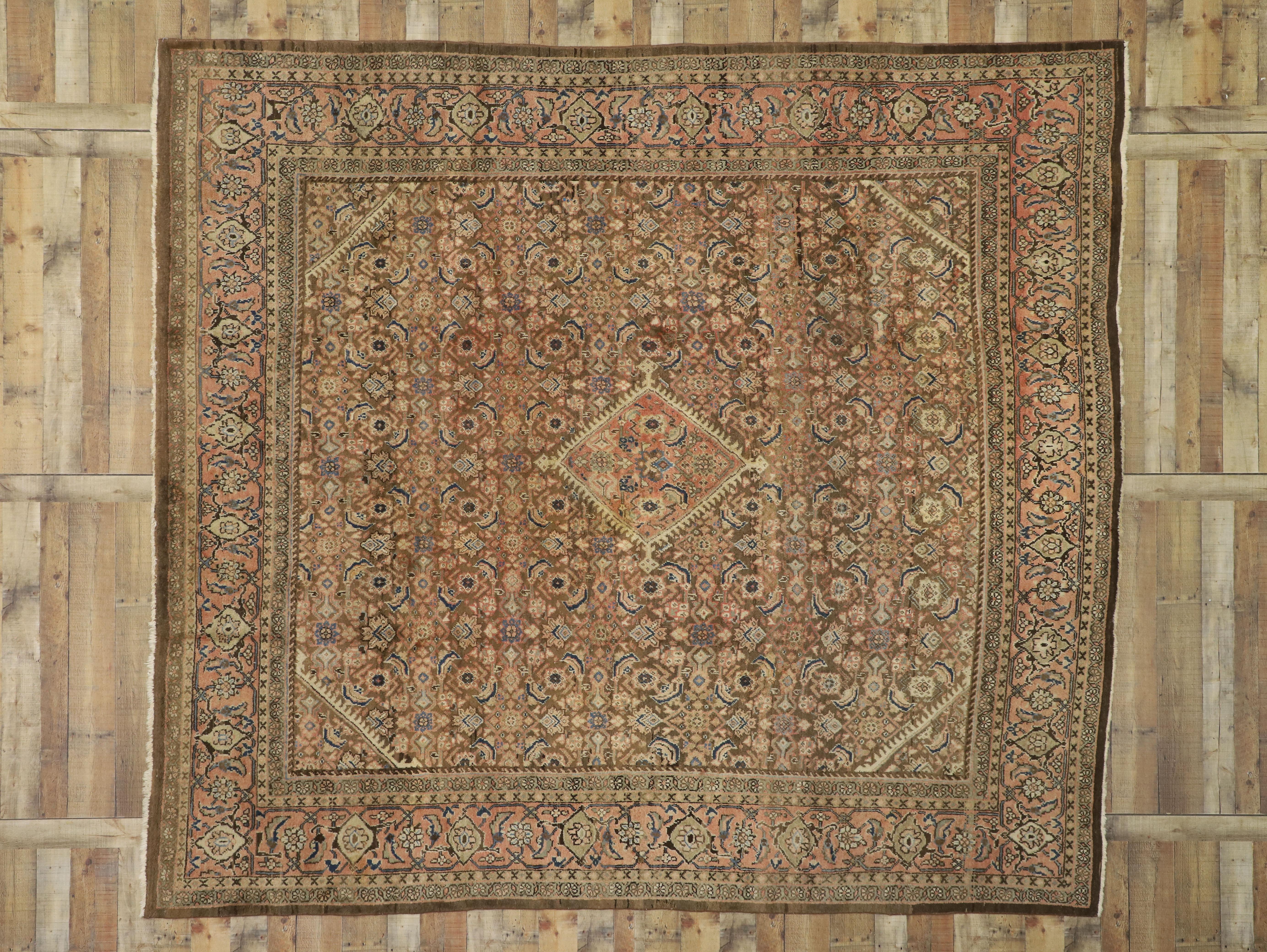 Vintage Persian Mahal Rug with English Country Cottage Style In Good Condition In Dallas, TX