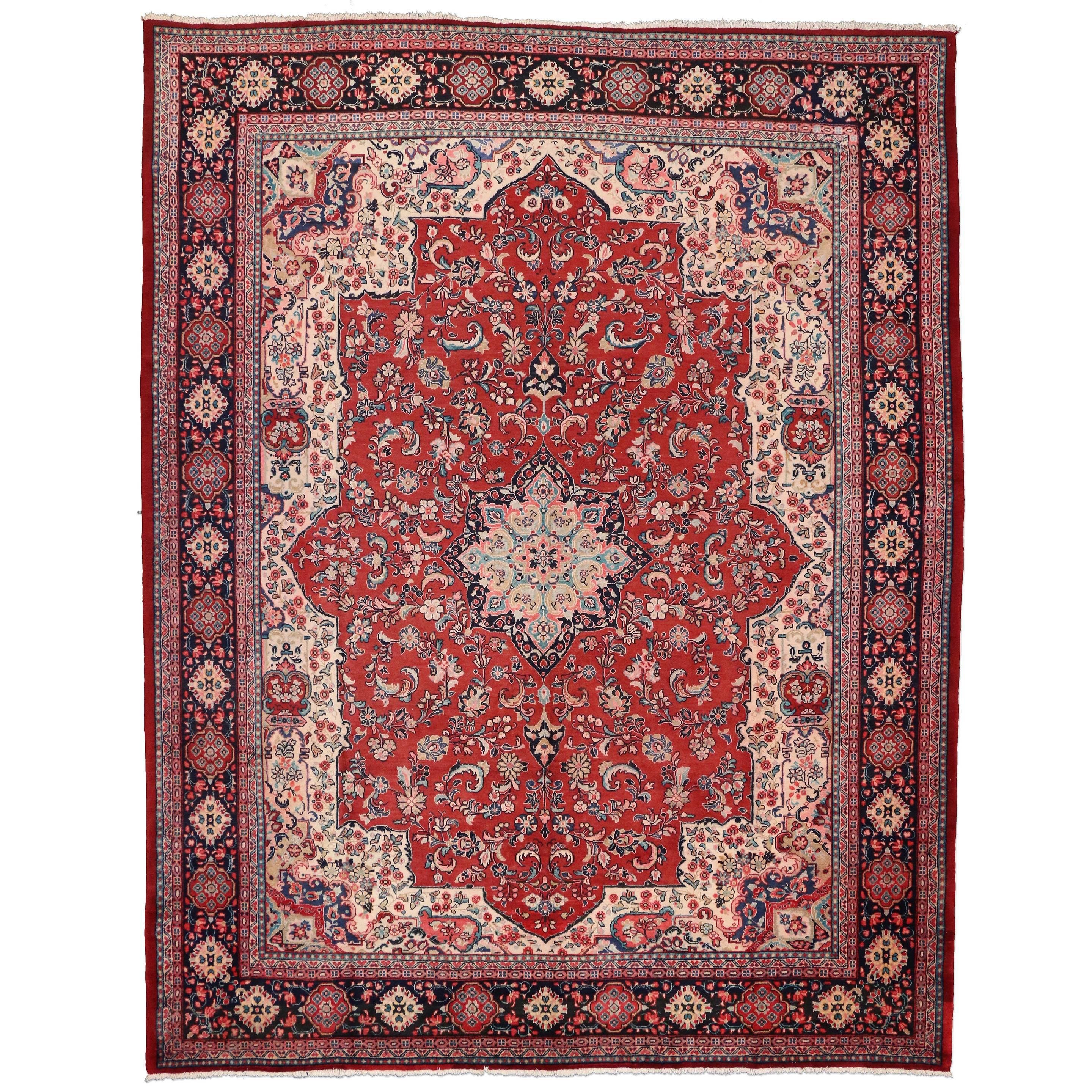 Vintage Persian Mahal Rug with Old World French Victorian Style In Good Condition In Dallas, TX