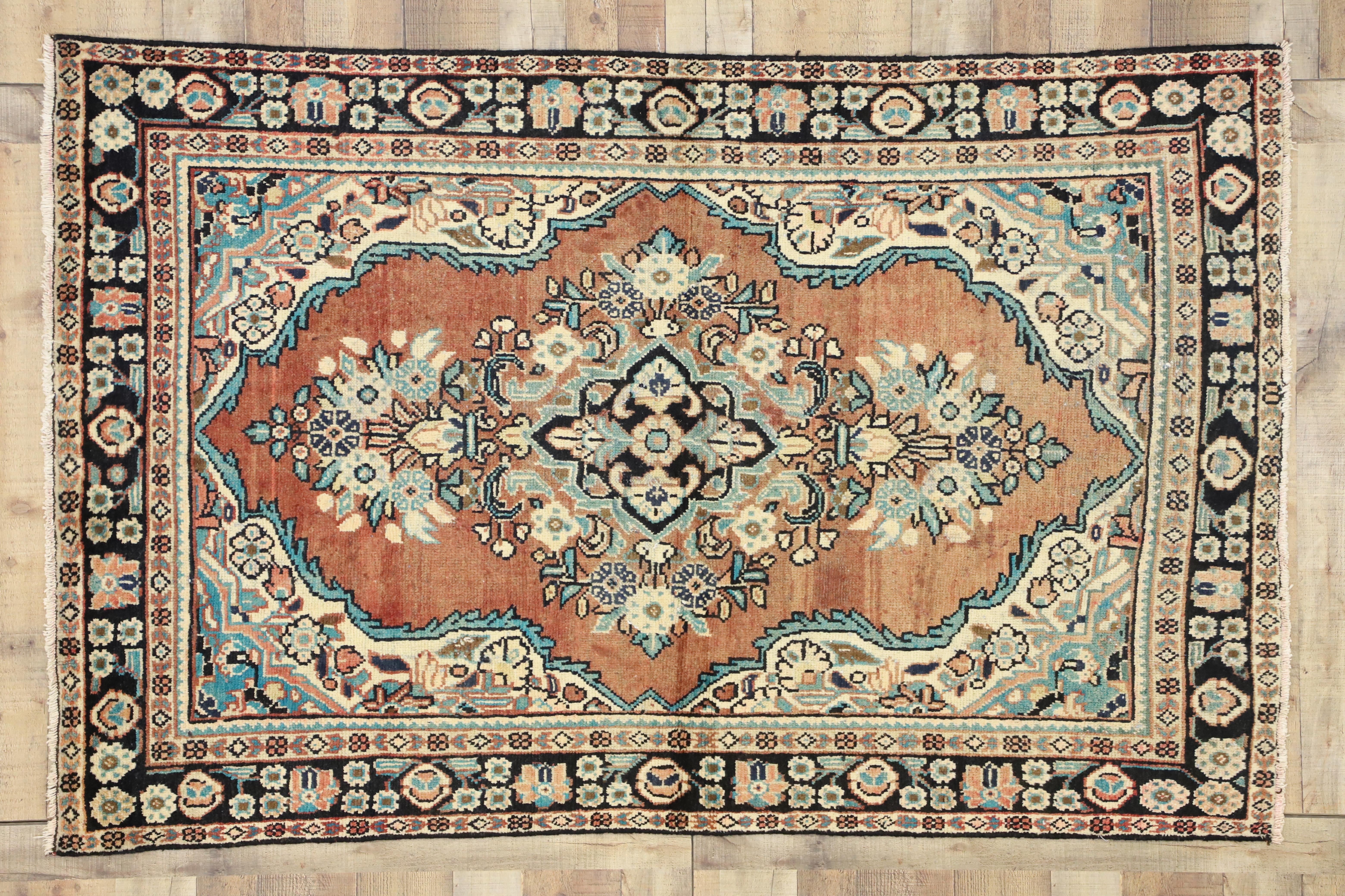 Vintage Persian Mahal Rug with Rustic English Country Cottage Style In Good Condition For Sale In Dallas, TX
