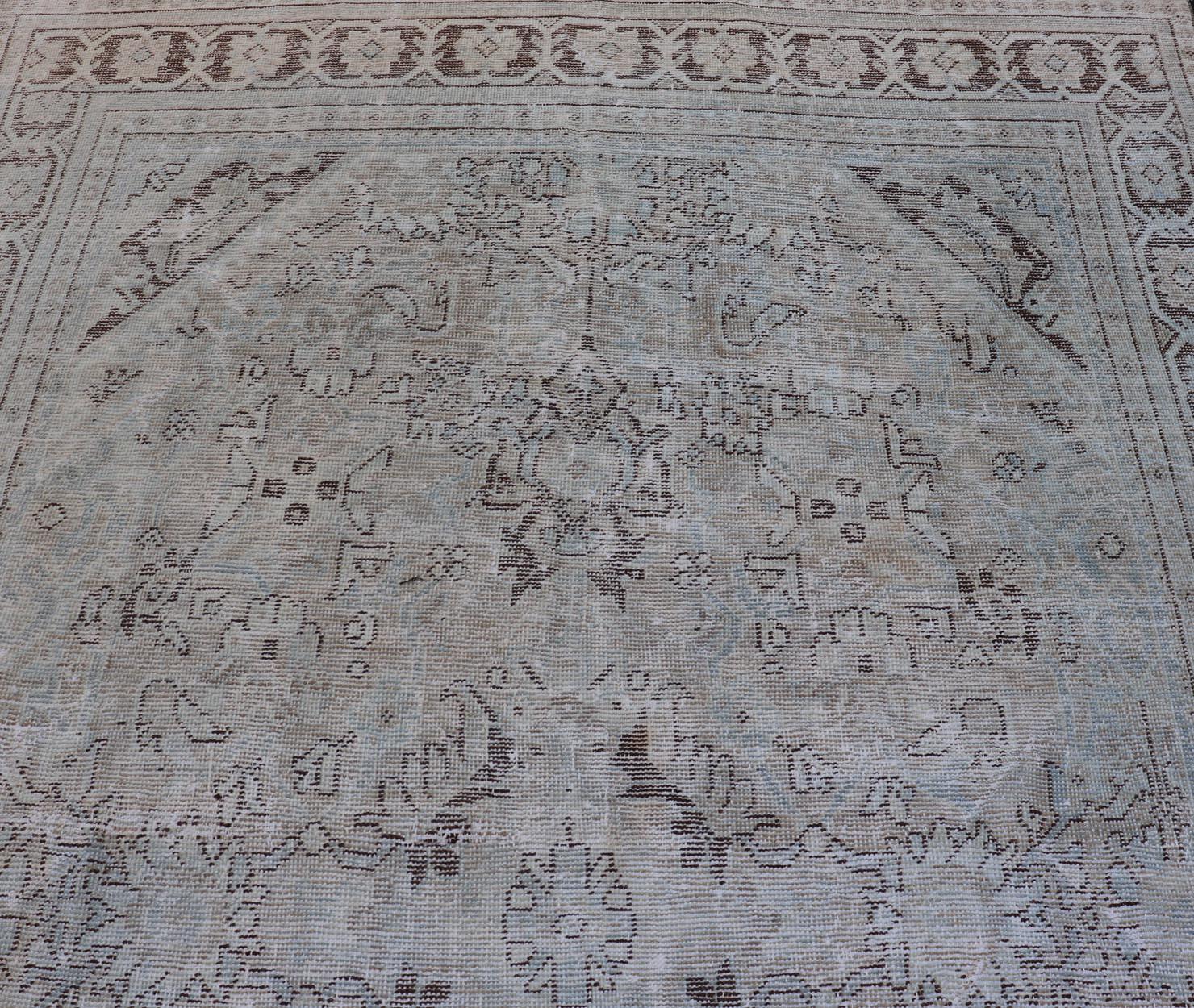 Vintage Persian Mahal Rug with Sub-Geometric Design with Small Medallion For Sale 3