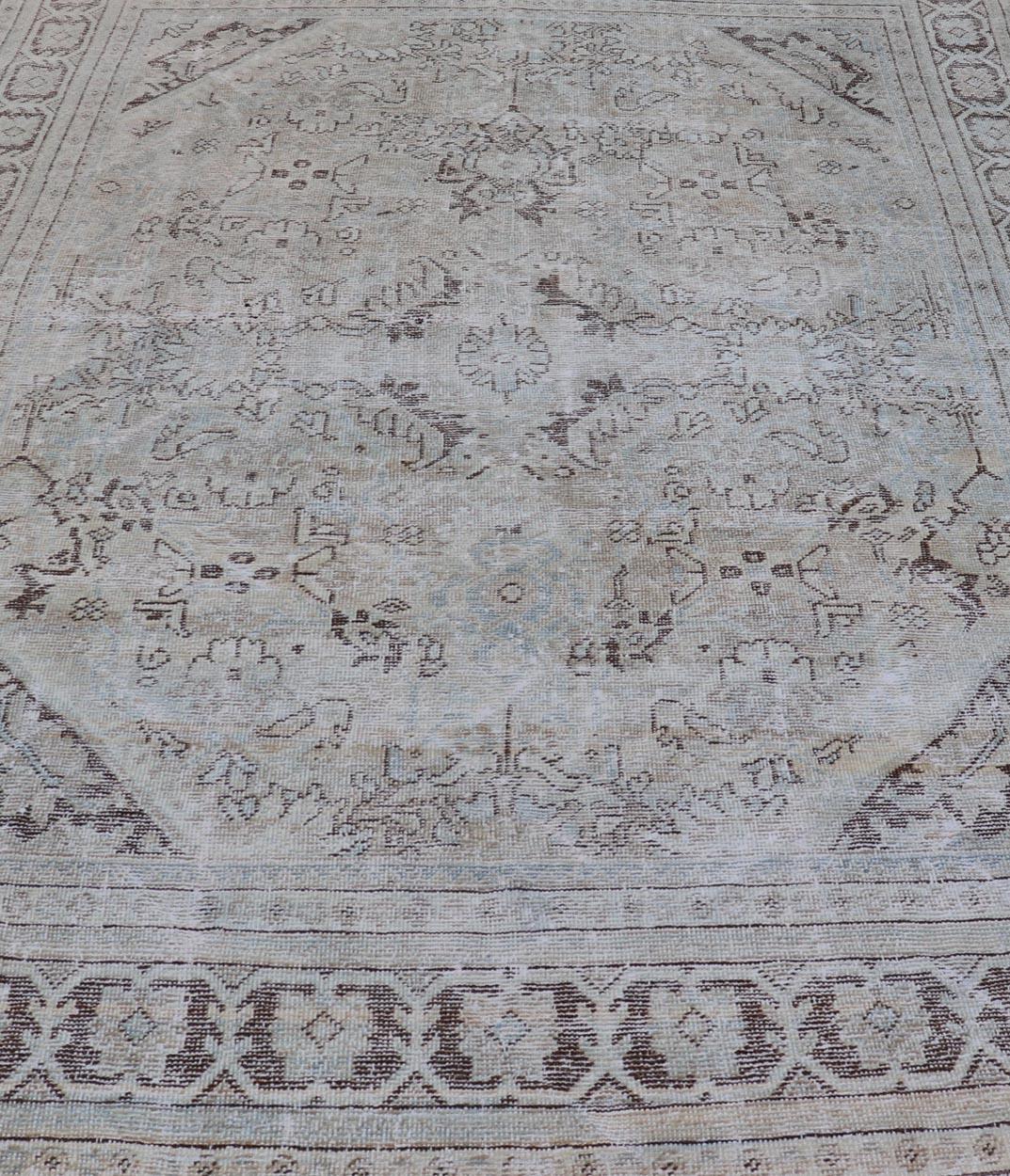 Vintage Persian Mahal Rug with Sub-Geometric Design with Small Medallion For Sale 1