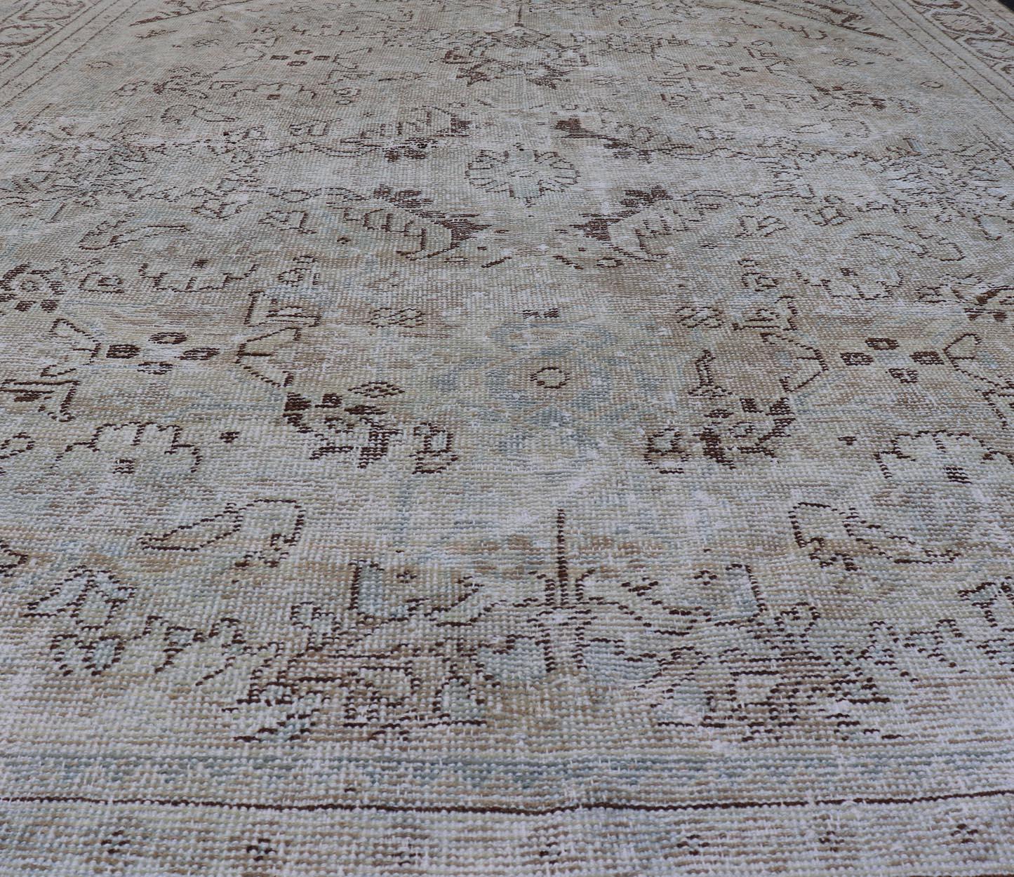 Vintage Persian Mahal Rug with Sub-Geometric Design with Small Medallion For Sale 2