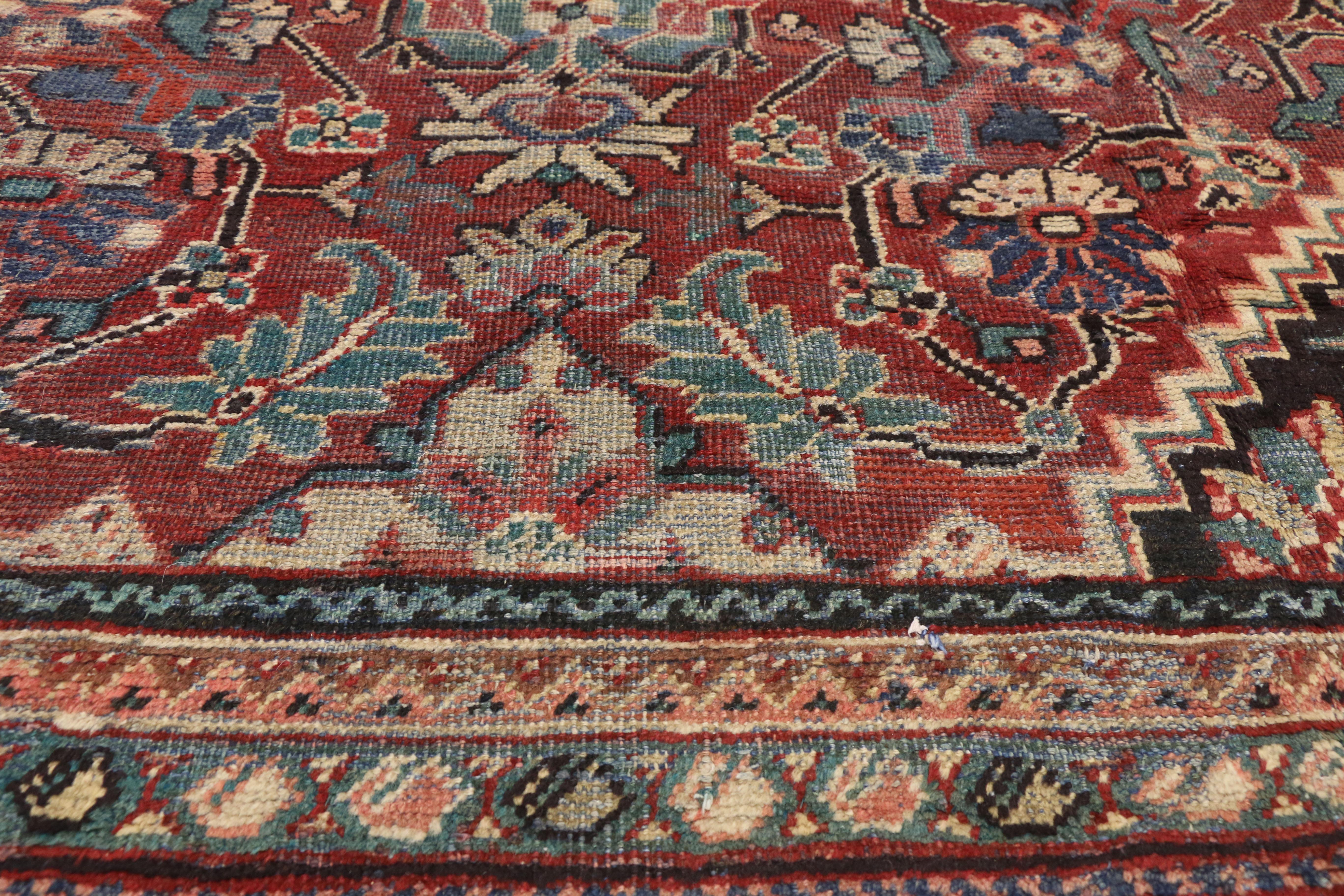Vintage Persian Mahal Rug with Traditional American Colonial Style In Distressed Condition For Sale In Dallas, TX