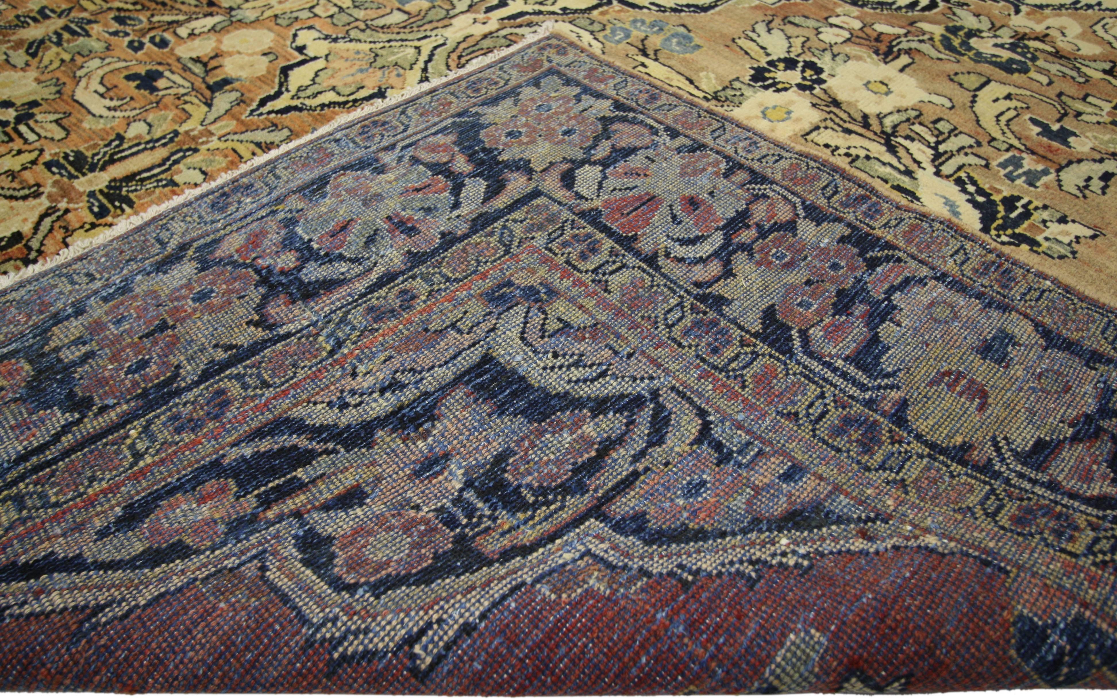 Vintage Persian Mahal Rug with Warm Colors and Victorian Style In Good Condition For Sale In Dallas, TX