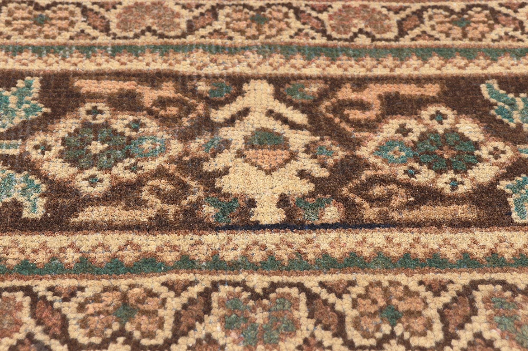 Vintage Persian Mahal Rug with Traditional Style In Good Condition For Sale In Dallas, TX