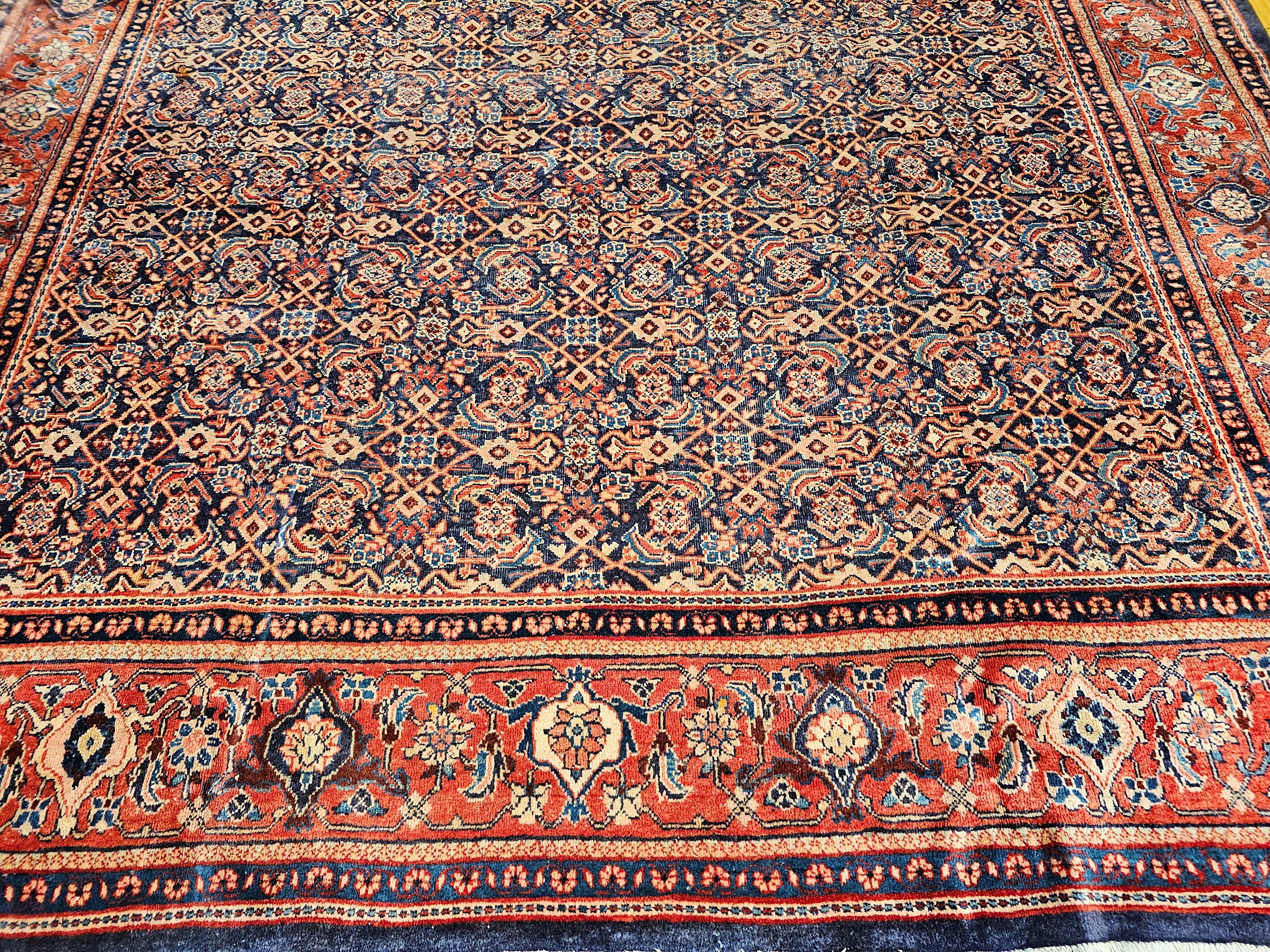 Persischer Mahal Sultanabad Vintage-Teppich in Blau mit All-over-Muster in Terrakotta (Handgewebt) im Angebot