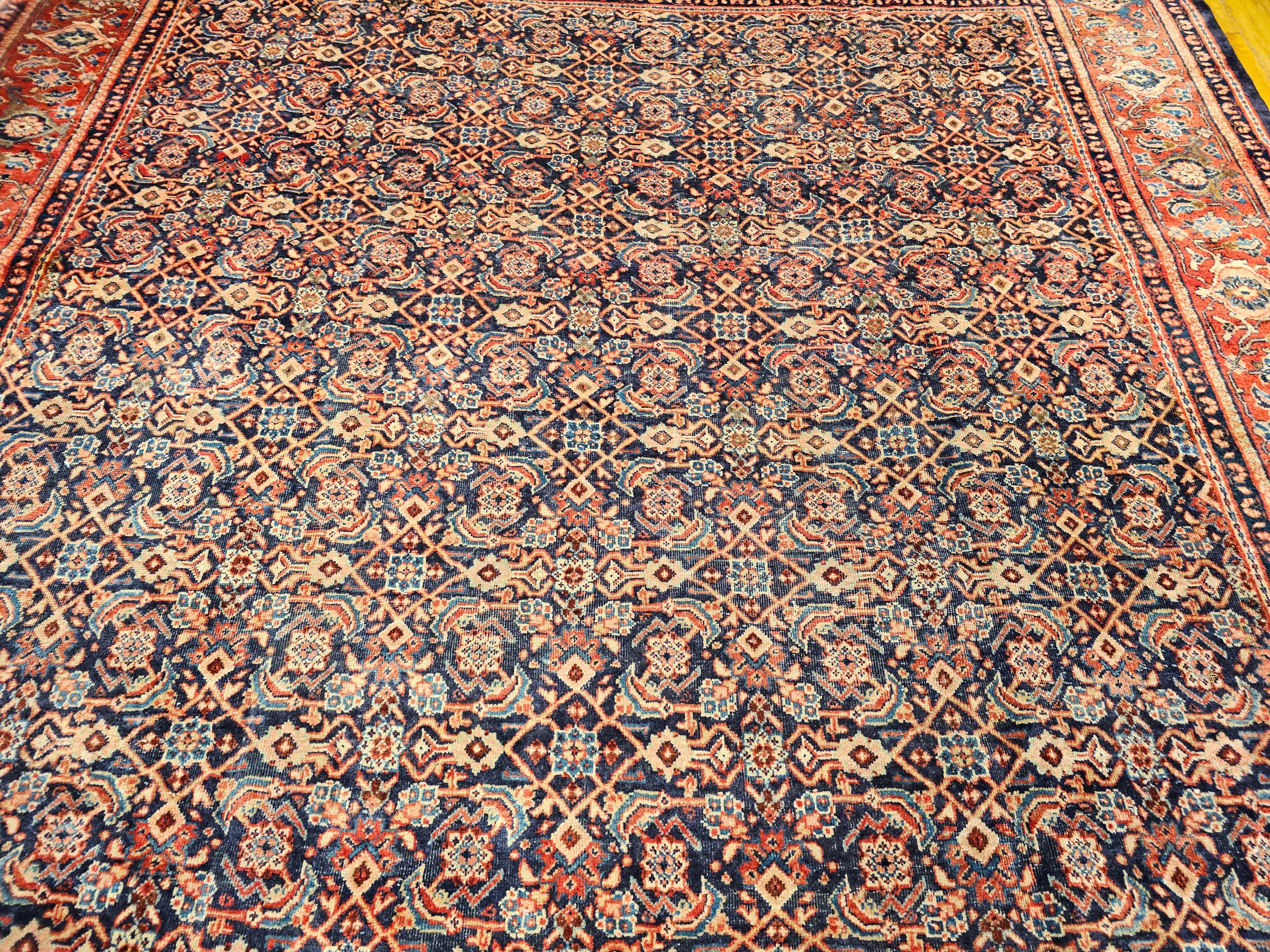 Persischer Mahal Sultanabad Vintage-Teppich in Blau mit All-over-Muster in Terrakotta (20. Jahrhundert) im Angebot