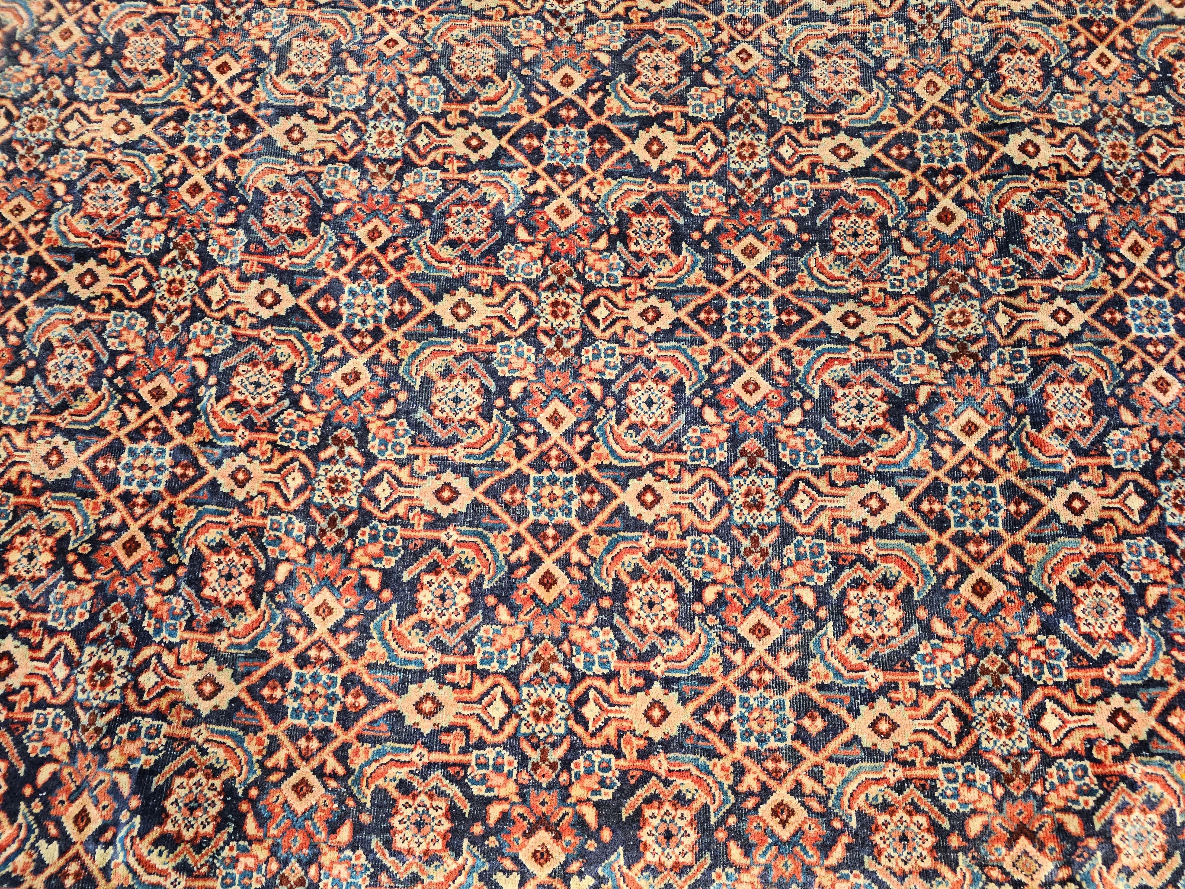 Persischer Mahal Sultanabad Vintage-Teppich in Blau mit All-over-Muster in Terrakotta im Angebot 1
