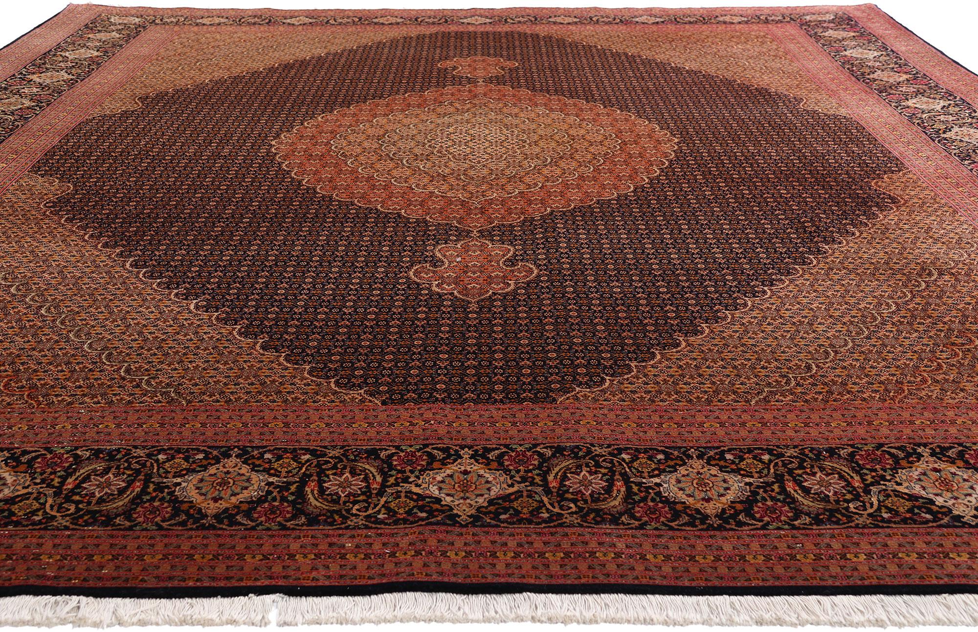 Persiano Tappeto persiano vintage Mahi Fish Design Tabriz con stile tradizionale in vendita