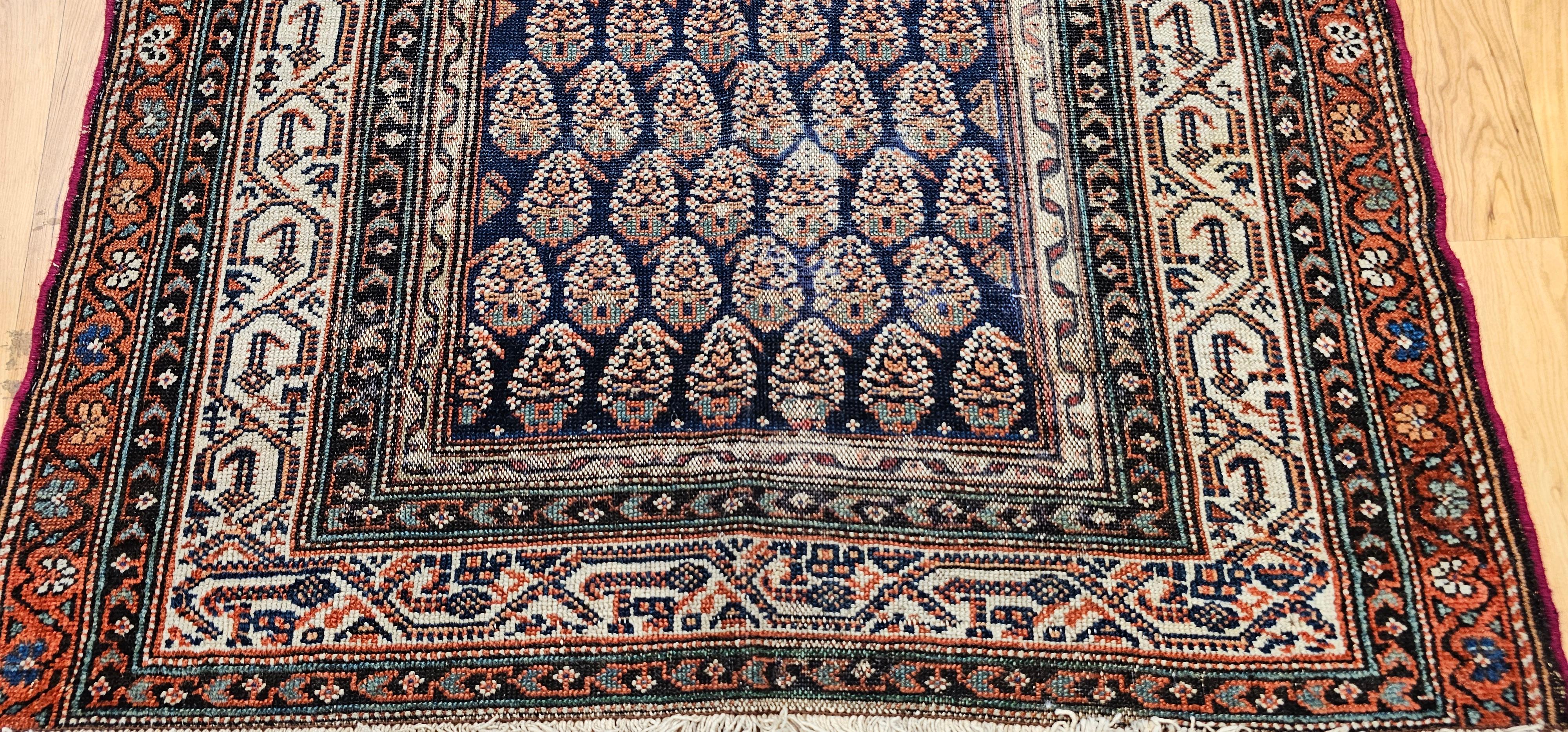 Perse Tapis vintage persan Malayer à motif marguerite dans les tons marine et ivoire en vente