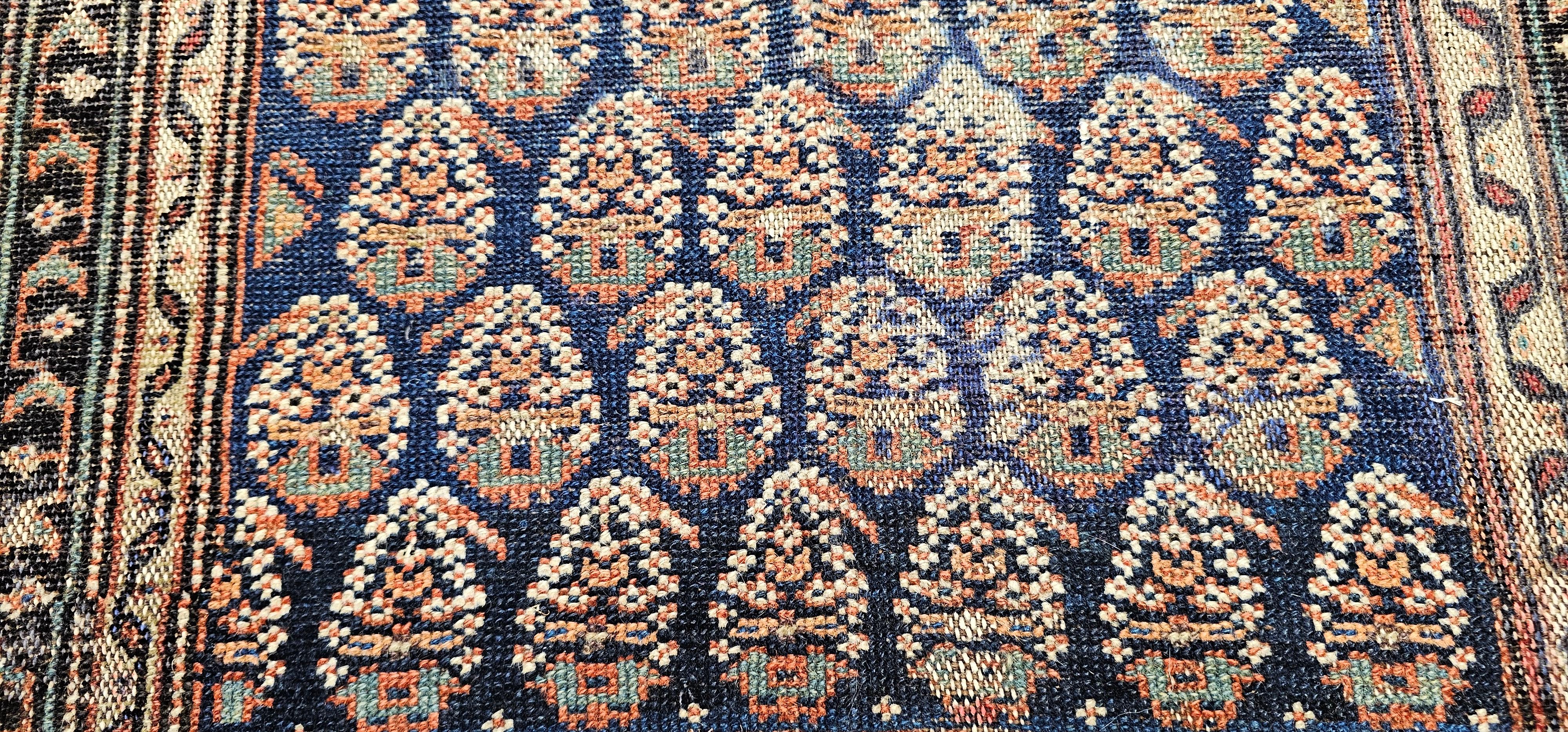 Laine Tapis vintage persan Malayer à motif marguerite dans les tons marine et ivoire en vente