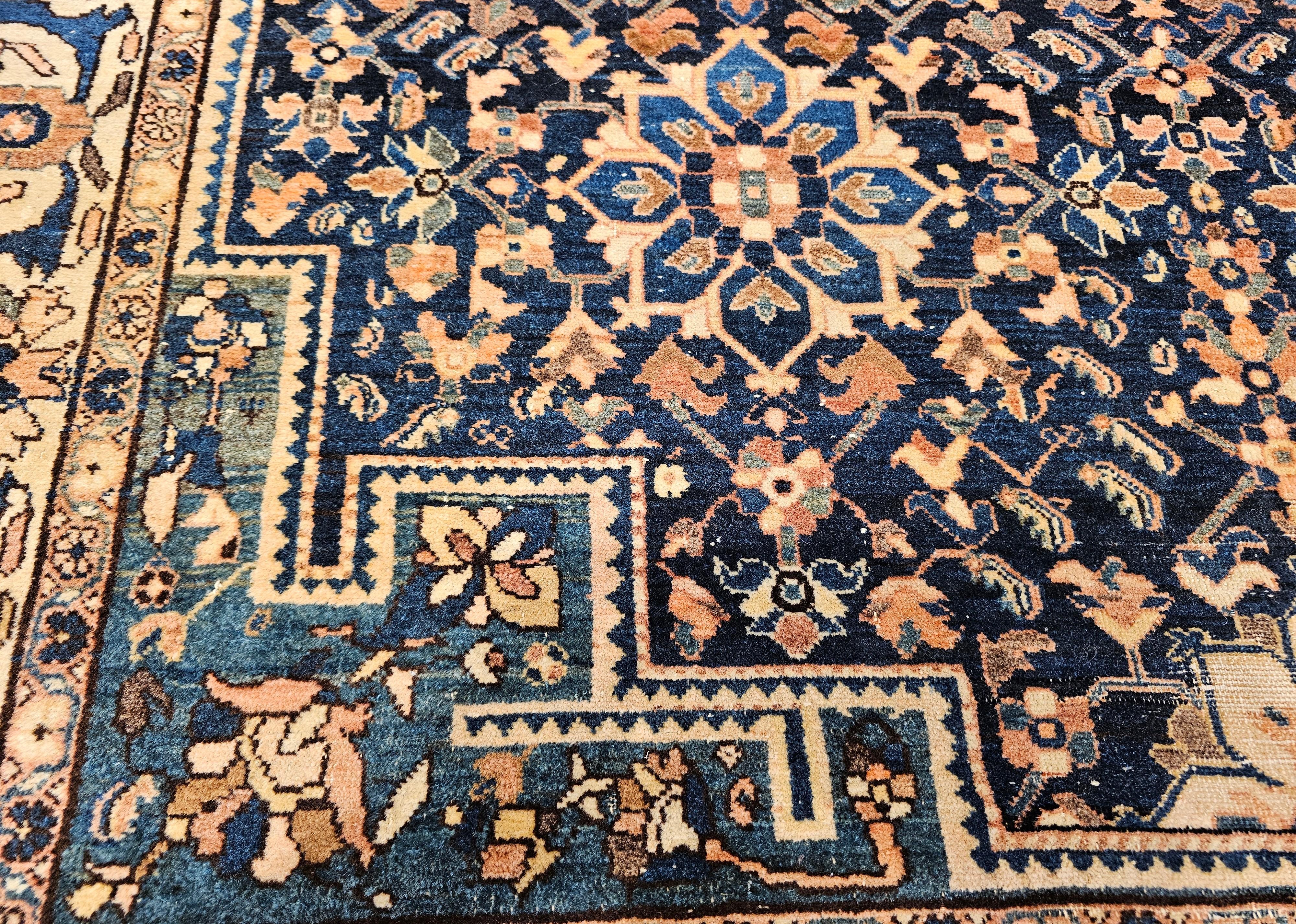 Fast quadratischer persischer Malayer-Teppich in Quadratischer Größe in Allover-Muster, Vintage im Angebot 3