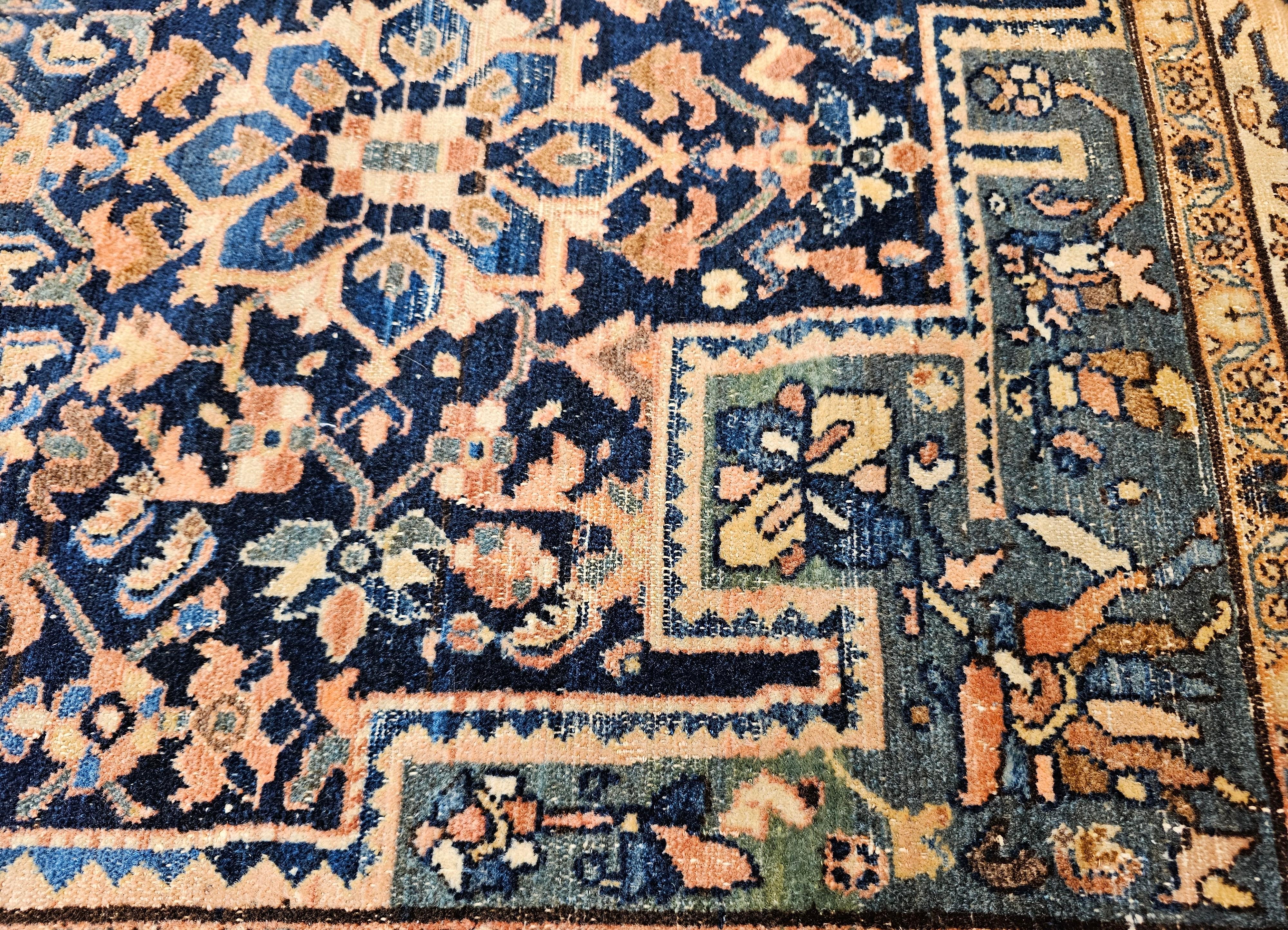 Fast quadratischer persischer Malayer-Teppich in Quadratischer Größe in Allover-Muster, Vintage im Angebot 5