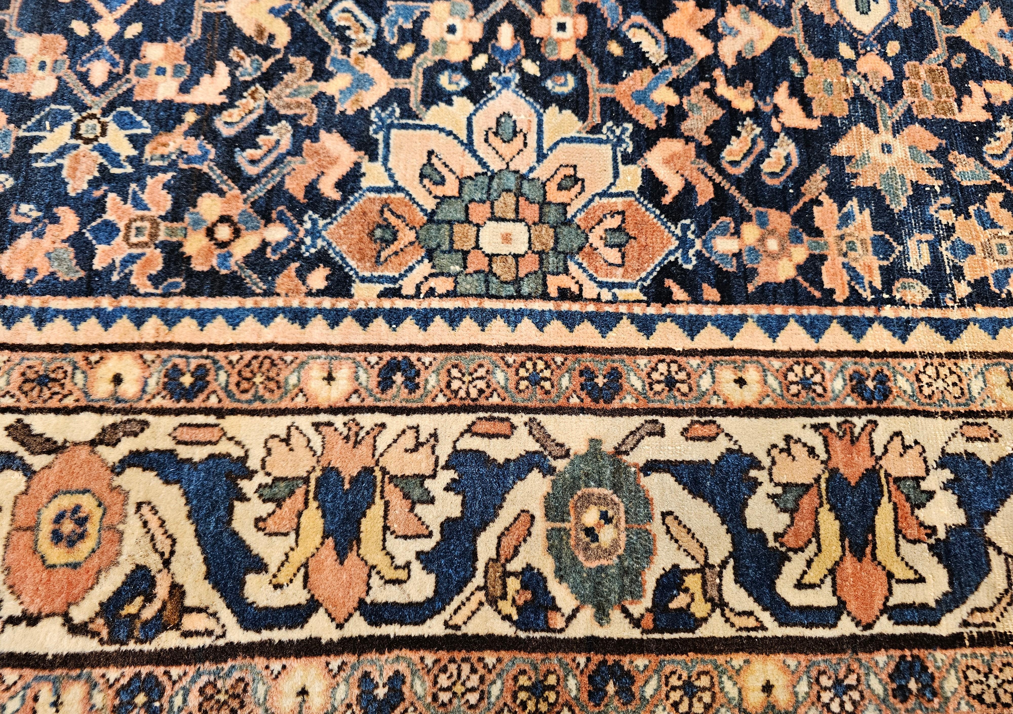 Fast quadratischer persischer Malayer-Teppich in Quadratischer Größe in Allover-Muster, Vintage im Angebot 6