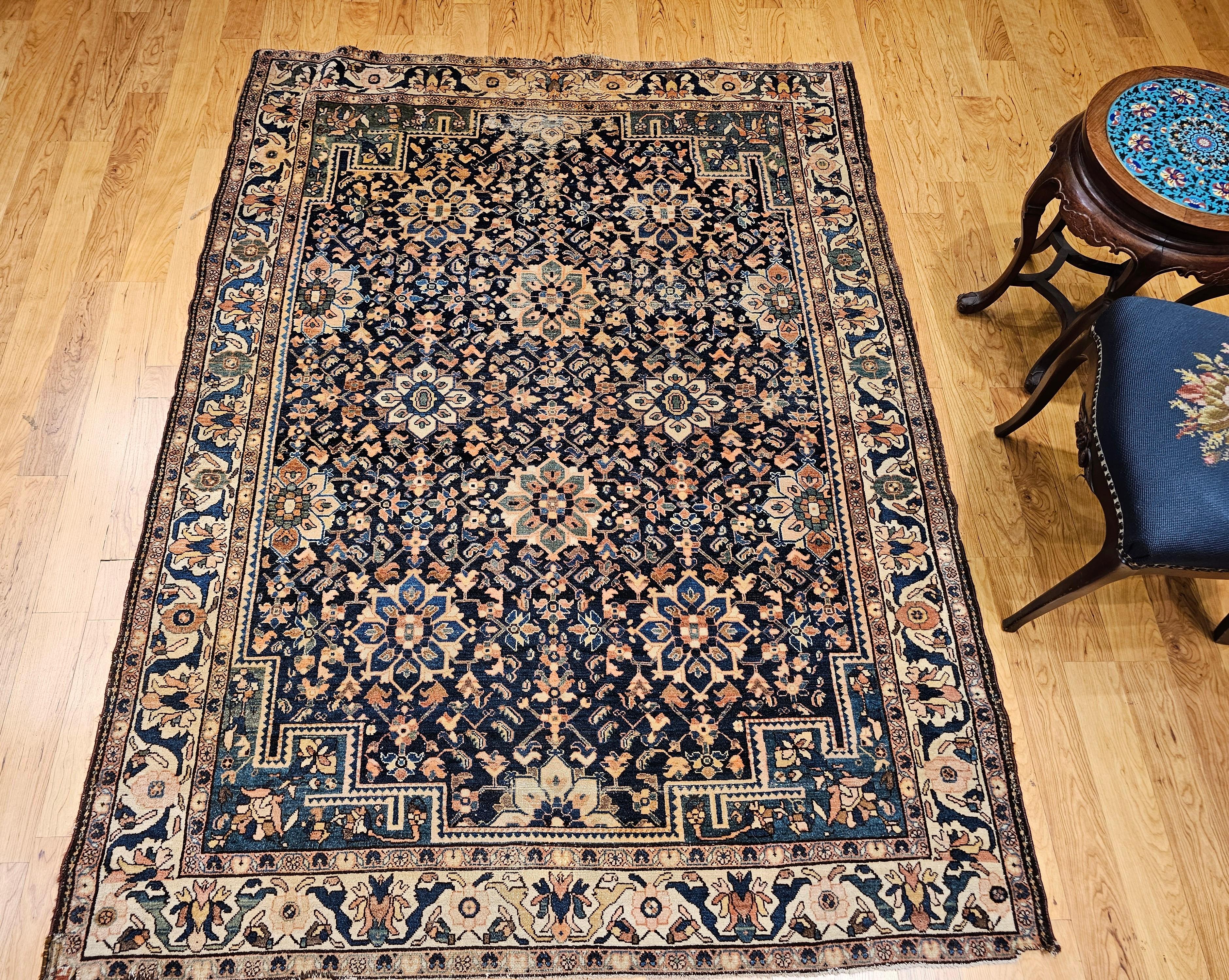 Fast quadratischer persischer Malayer-Teppich in Quadratischer Größe in Allover-Muster, Vintage im Angebot 7