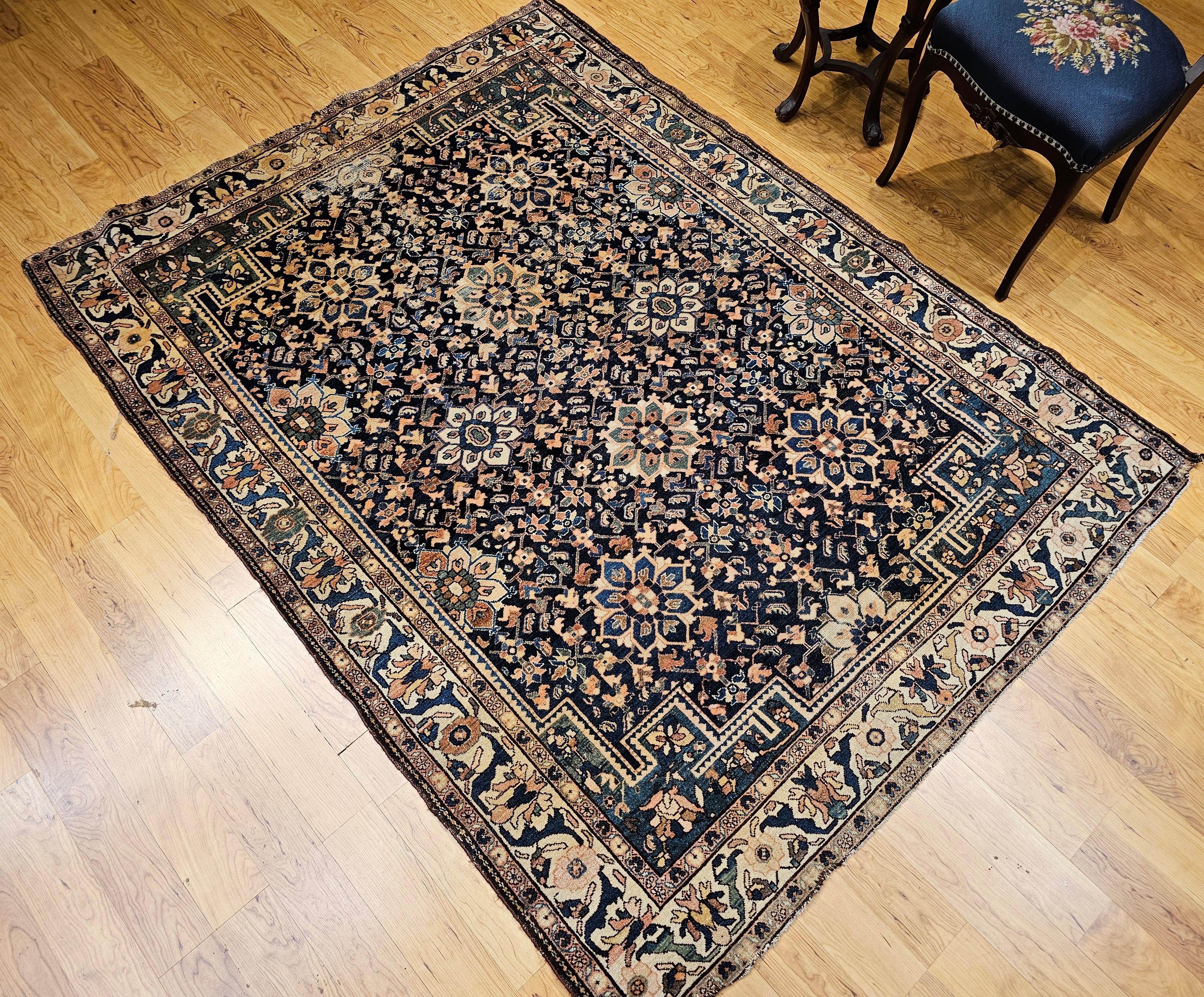 Fast quadratischer persischer Malayer-Teppich in Quadratischer Größe in Allover-Muster, Vintage im Angebot 8