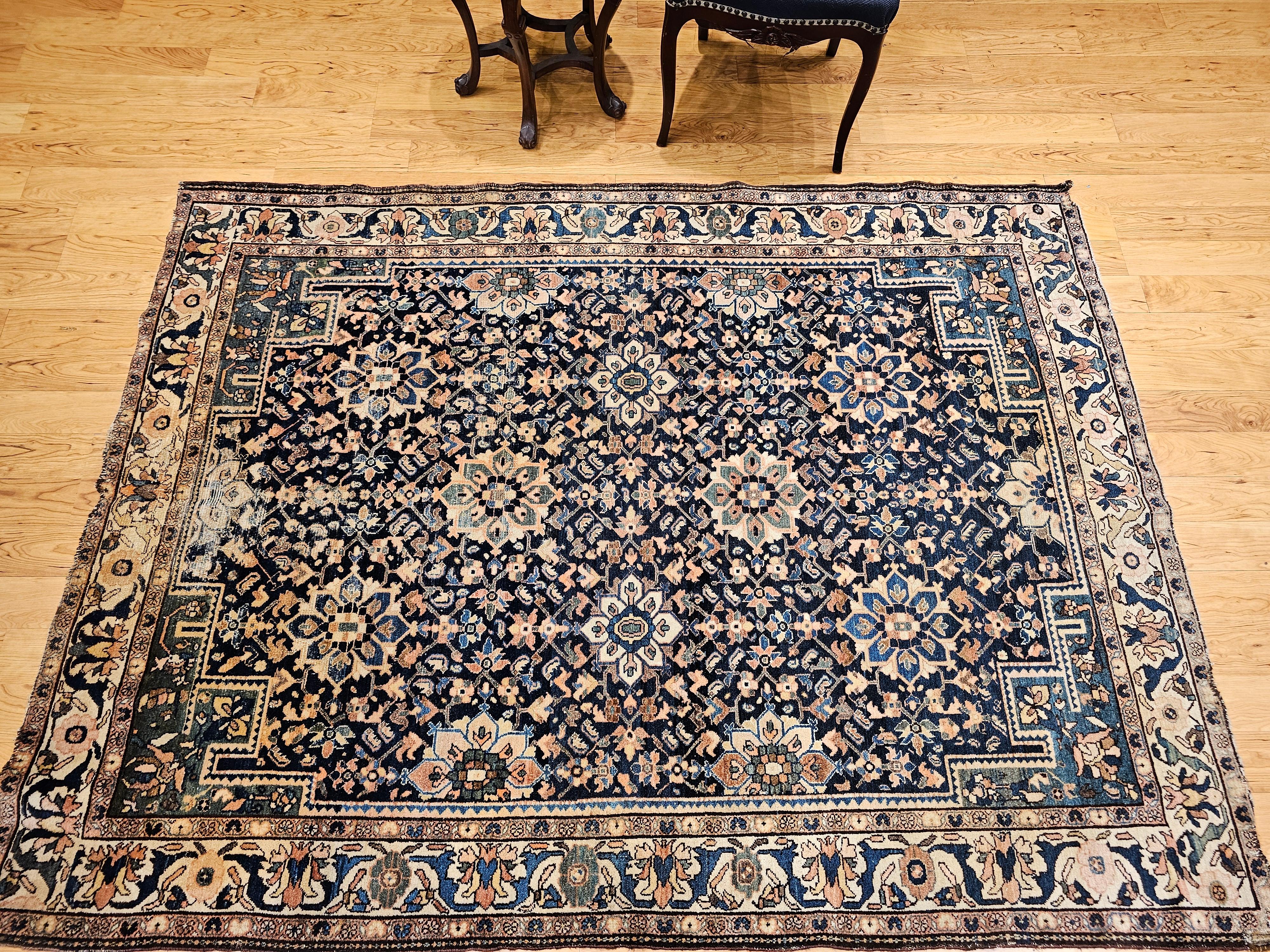 Fast quadratischer persischer Malayer-Teppich in Quadratischer Größe in Allover-Muster, Vintage im Angebot 10