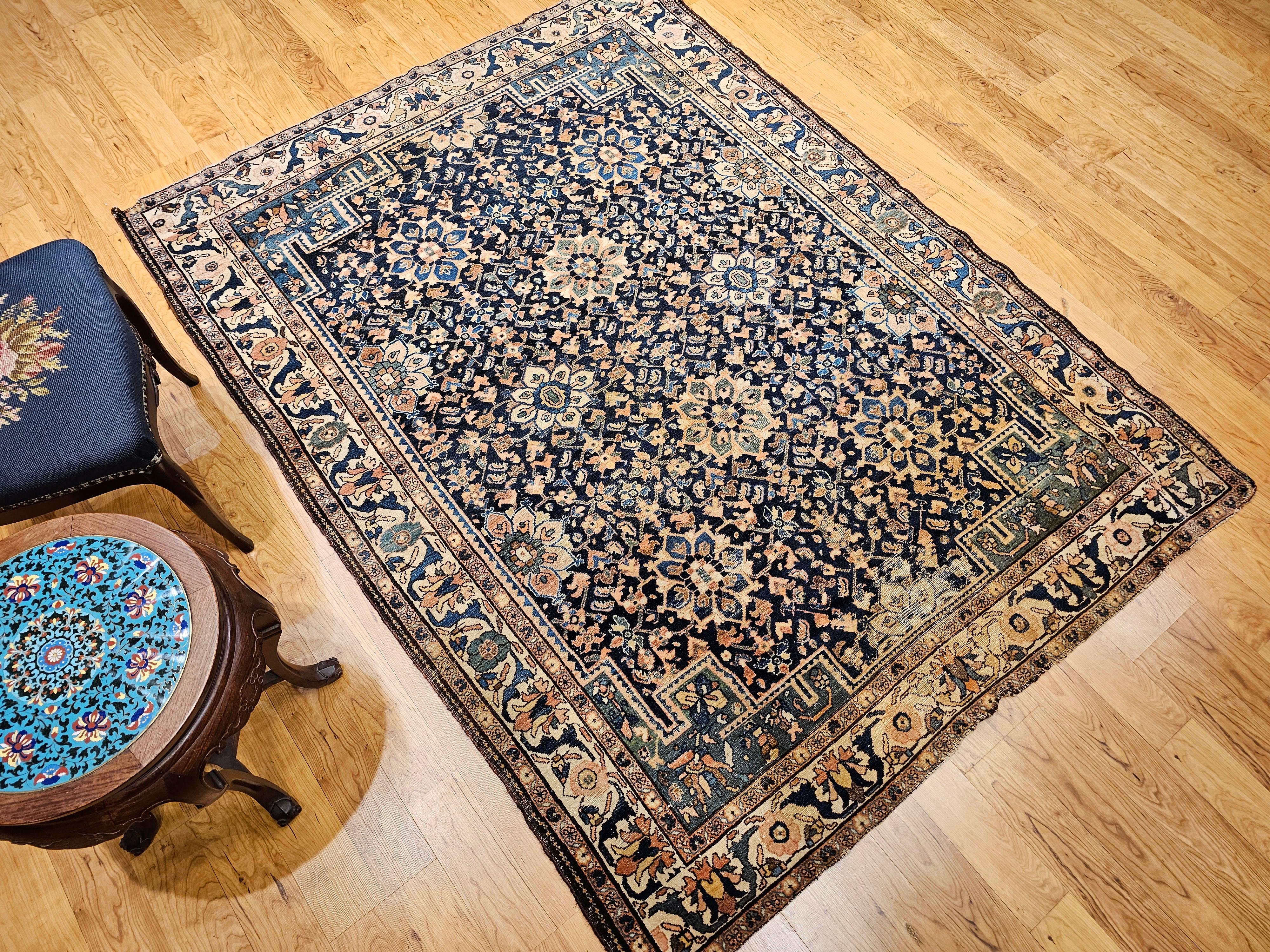 Fast quadratischer persischer Malayer-Teppich in Quadratischer Größe in Allover-Muster, Vintage im Angebot 11
