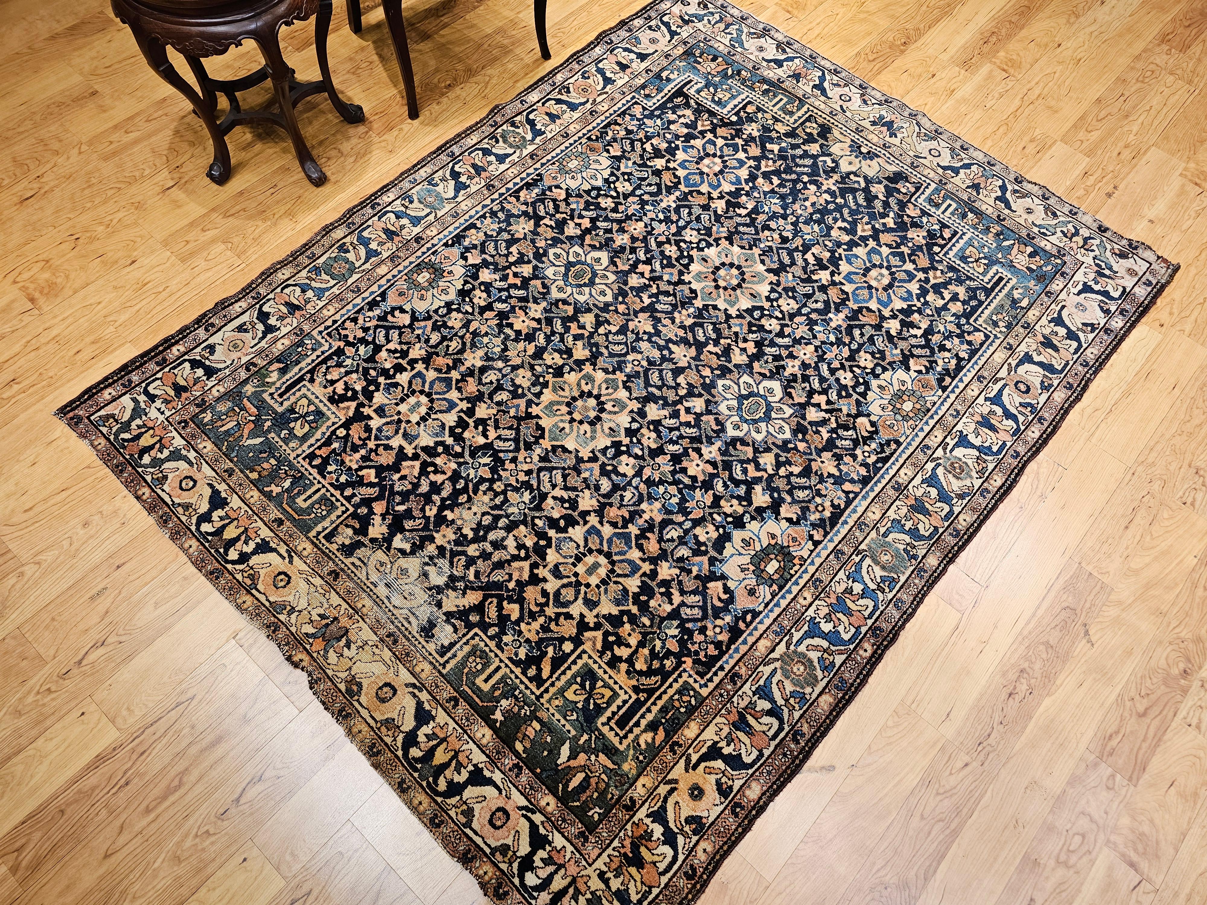 Fast quadratischer persischer Malayer-Teppich in Quadratischer Größe in Allover-Muster, Vintage im Angebot 12