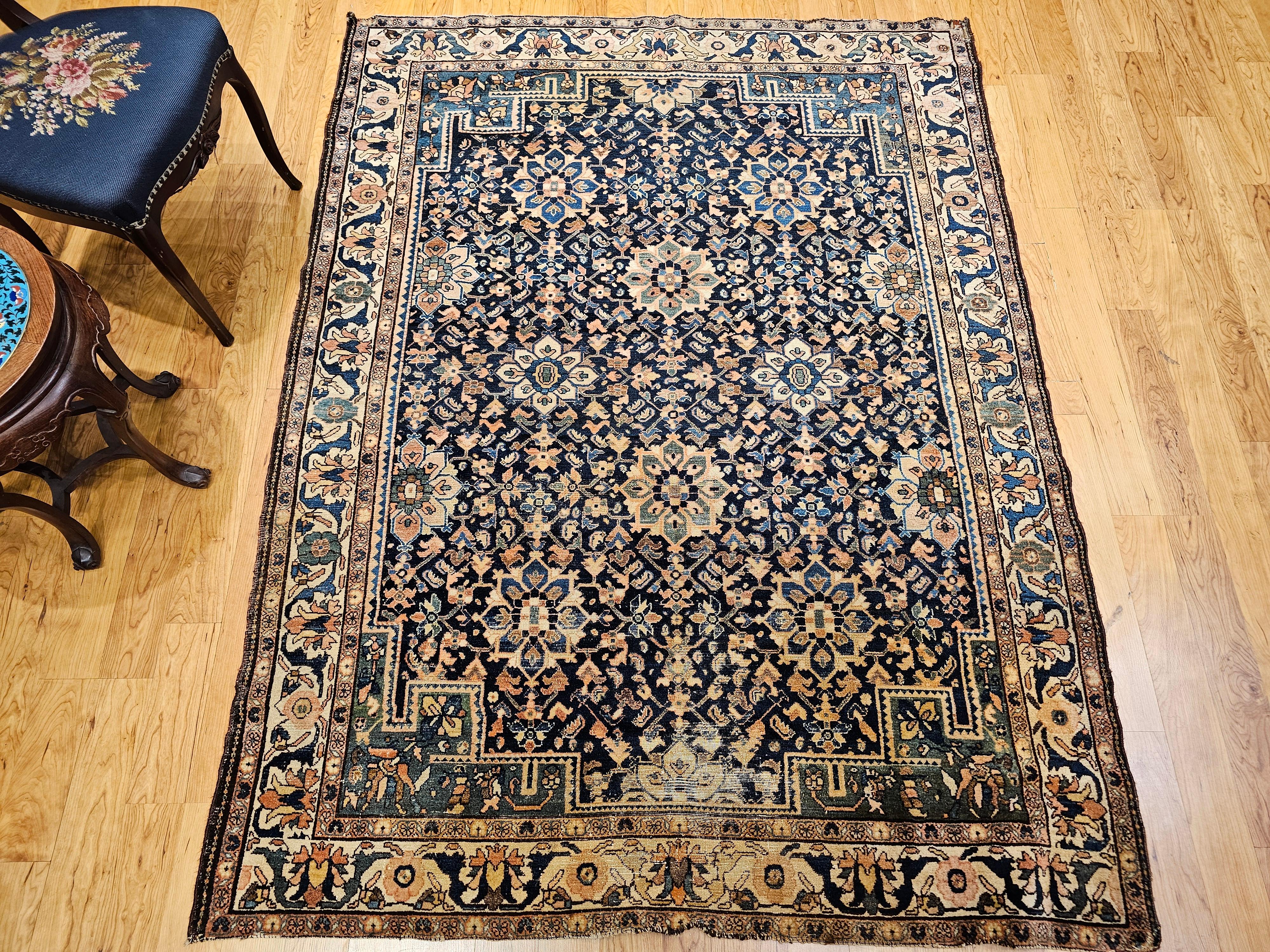 Fast quadratischer persischer Malayer-Teppich in Quadratischer Größe in Allover-Muster, Vintage im Angebot 13
