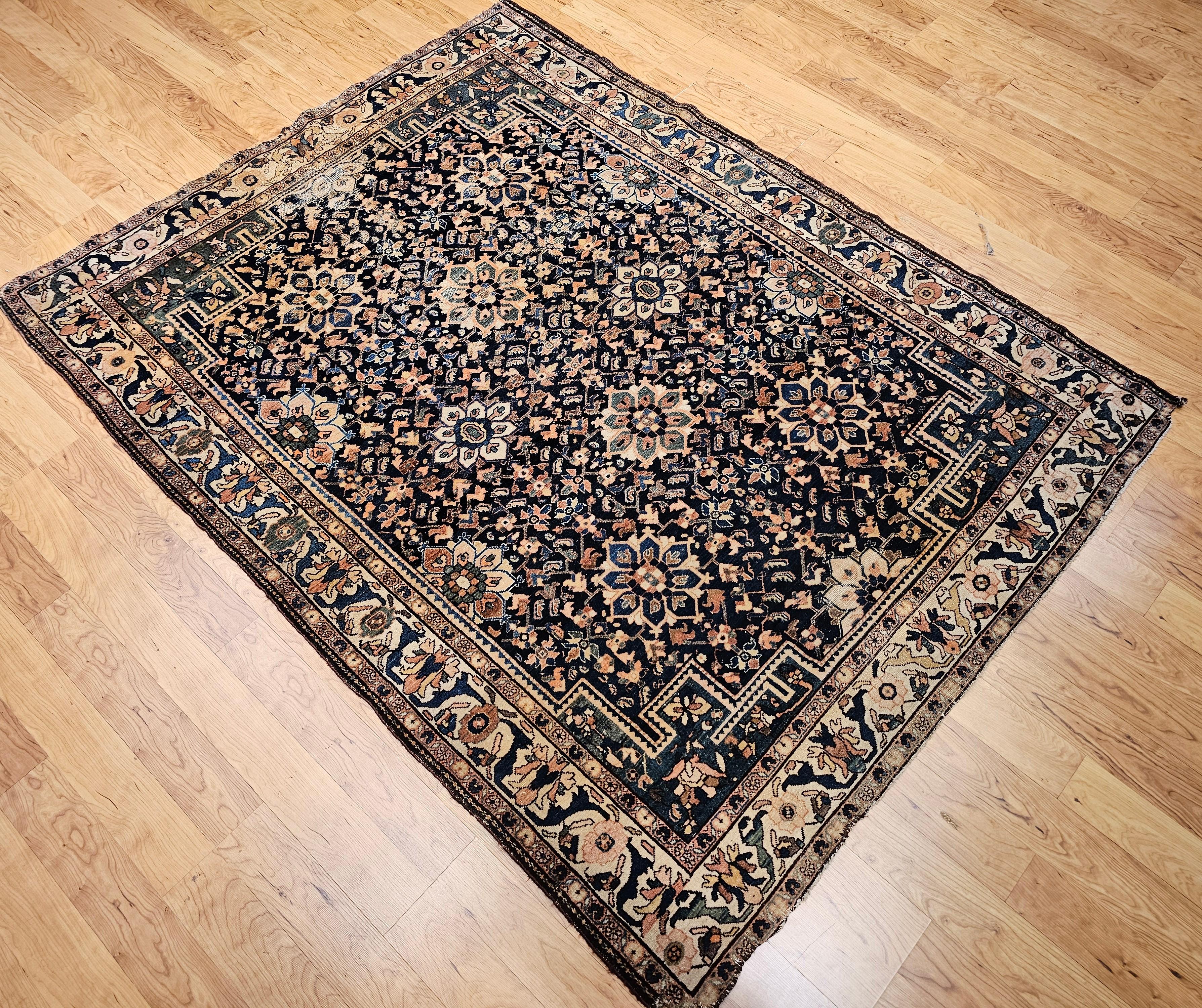 Fast quadratischer persischer Malayer-Teppich in Quadratischer Größe in Allover-Muster, Vintage (Persisch) im Angebot