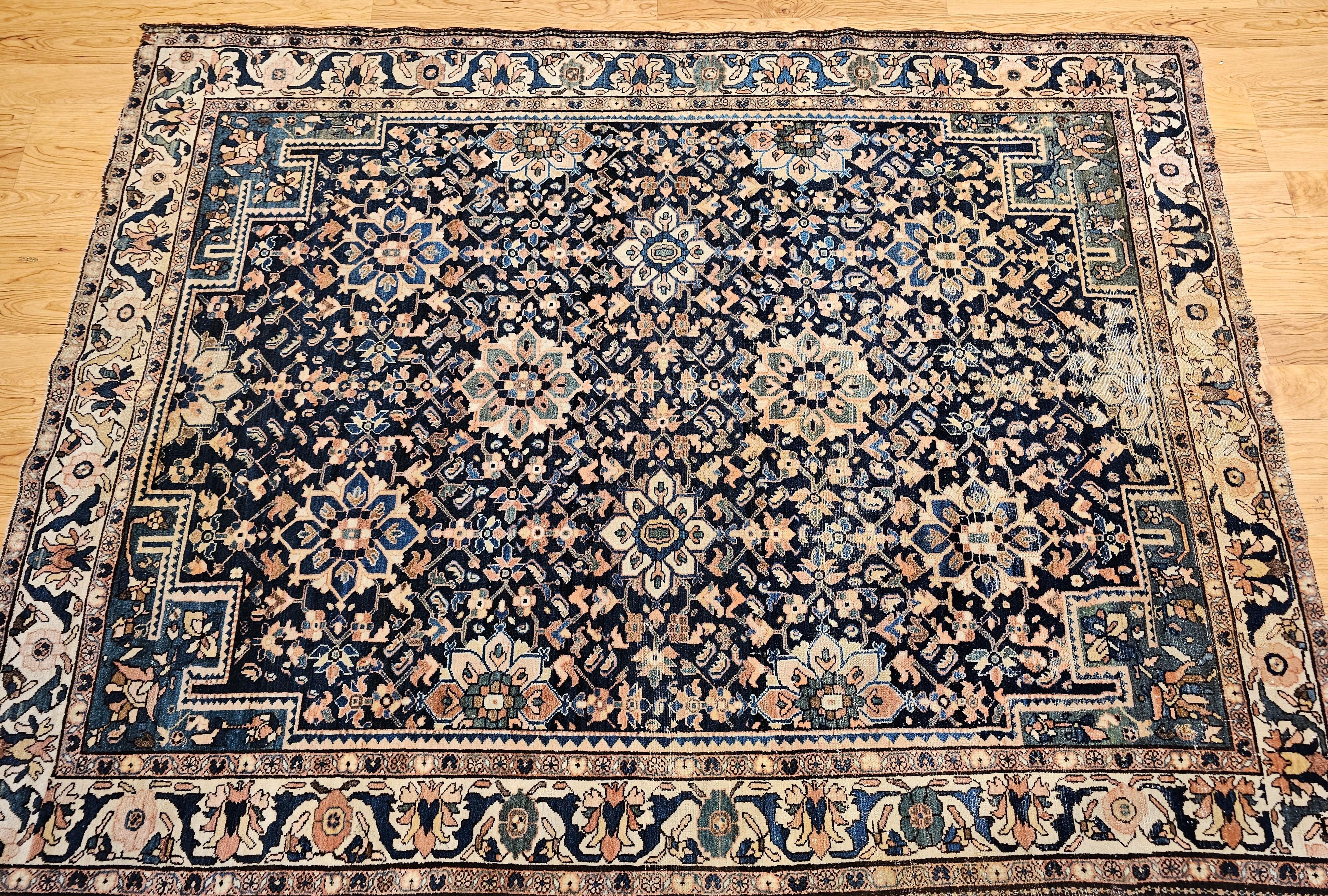 Fast quadratischer persischer Malayer-Teppich in Quadratischer Größe in Allover-Muster, Vintage (Pflanzlich gefärbt) im Angebot