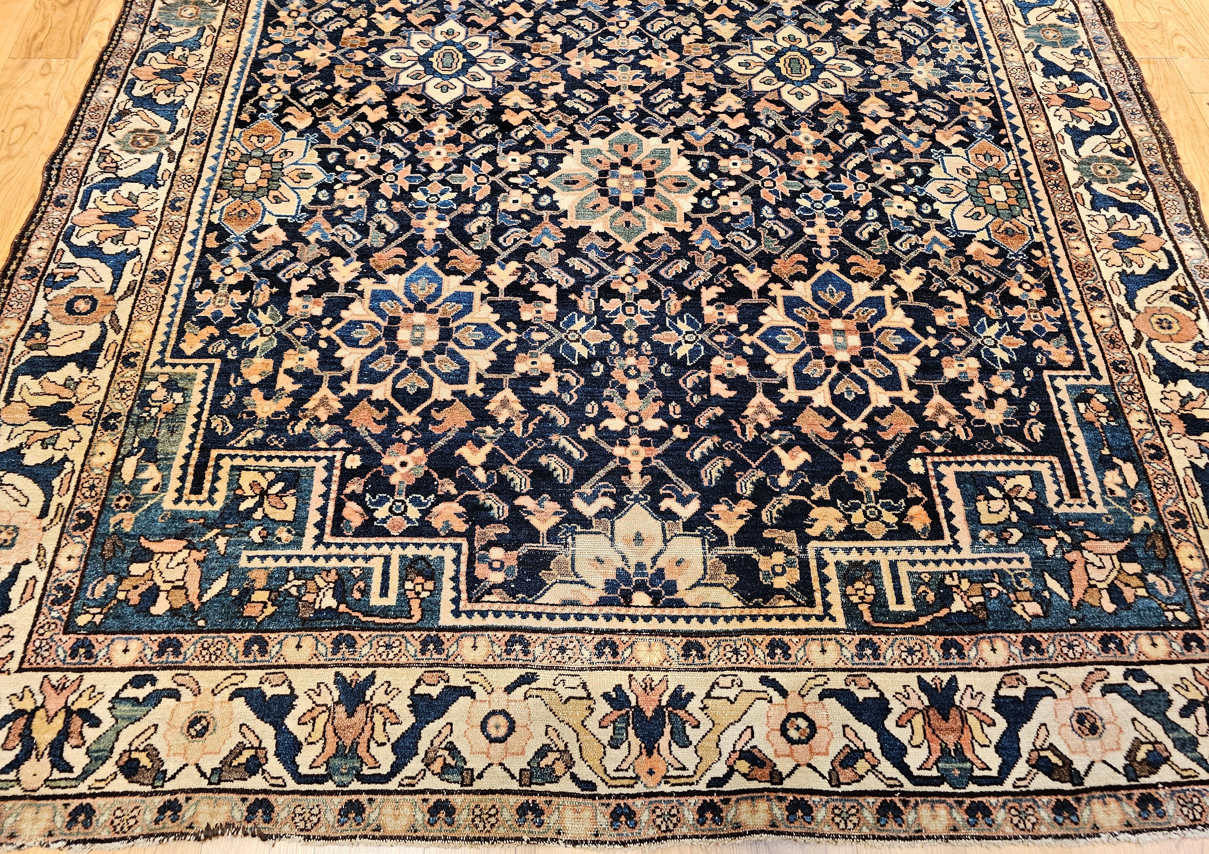 Fast quadratischer persischer Malayer-Teppich in Quadratischer Größe in Allover-Muster, Vintage (20. Jahrhundert) im Angebot