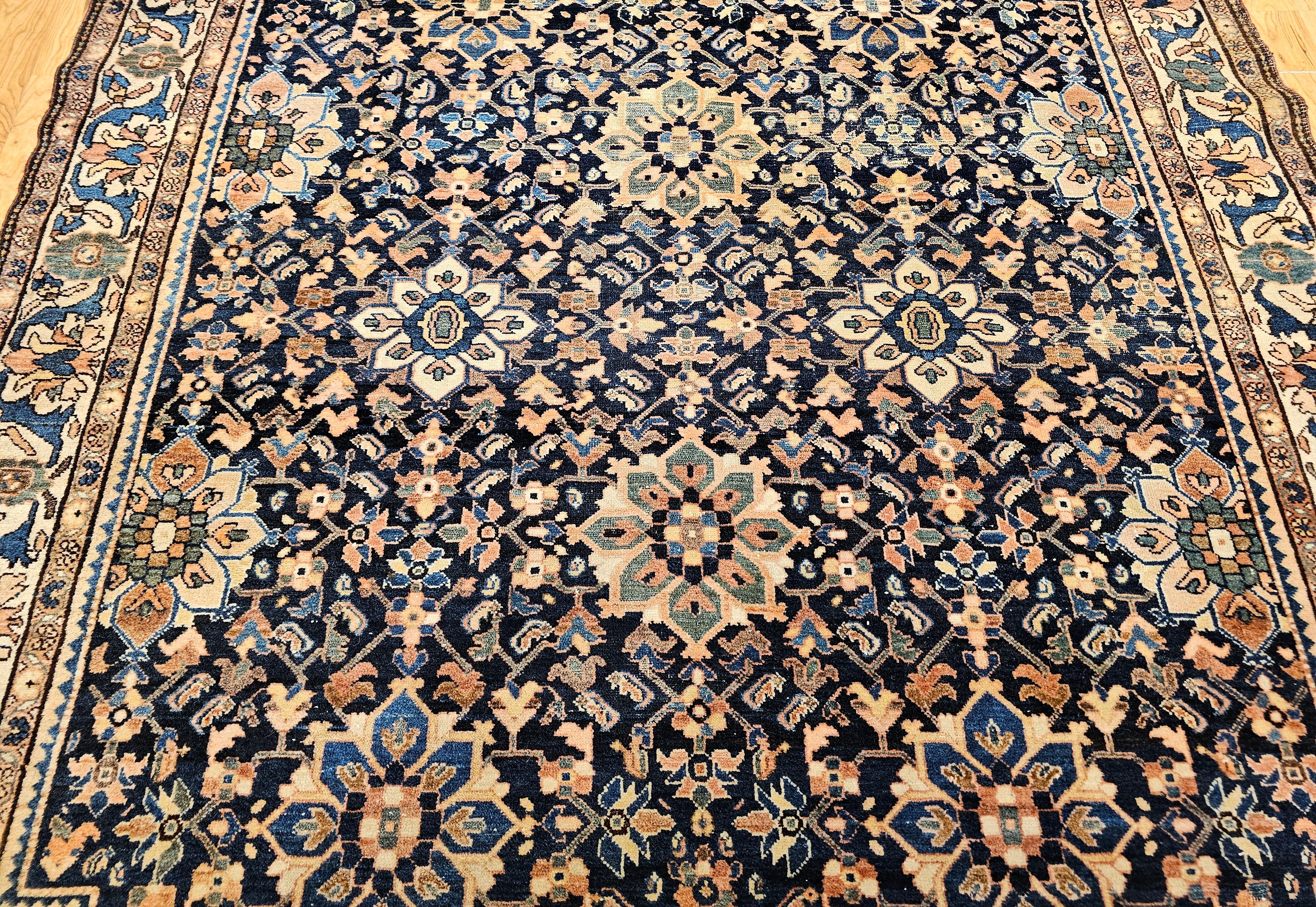 Fast quadratischer persischer Malayer-Teppich in Quadratischer Größe in Allover-Muster, Vintage (Wolle) im Angebot