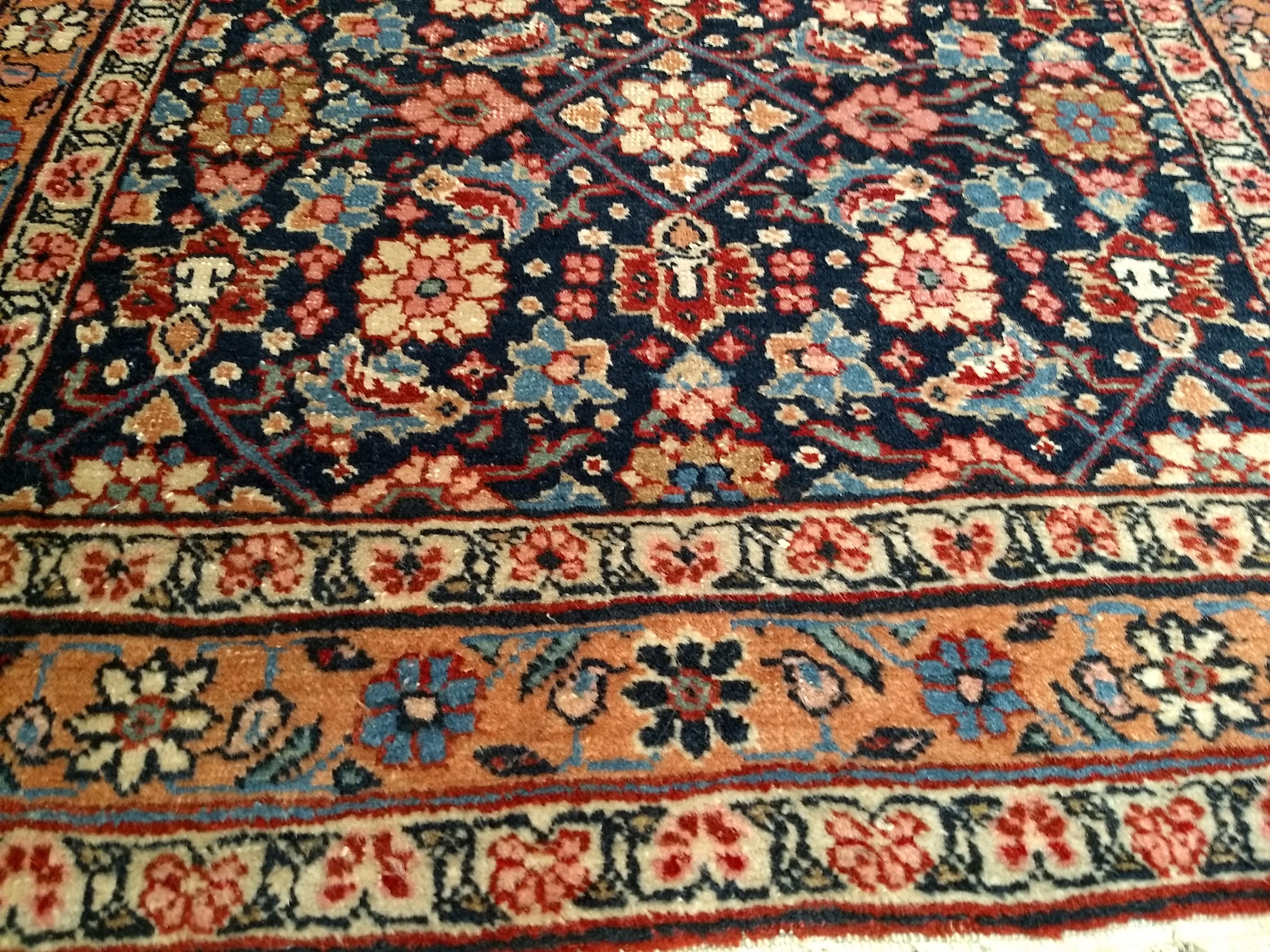 Persischer Malayer-Teppich im Vintage-Stil in Marineblau, Rot, Rosa, Rosa und Blau mit Allover-Muster (Handgeknüpft) im Angebot