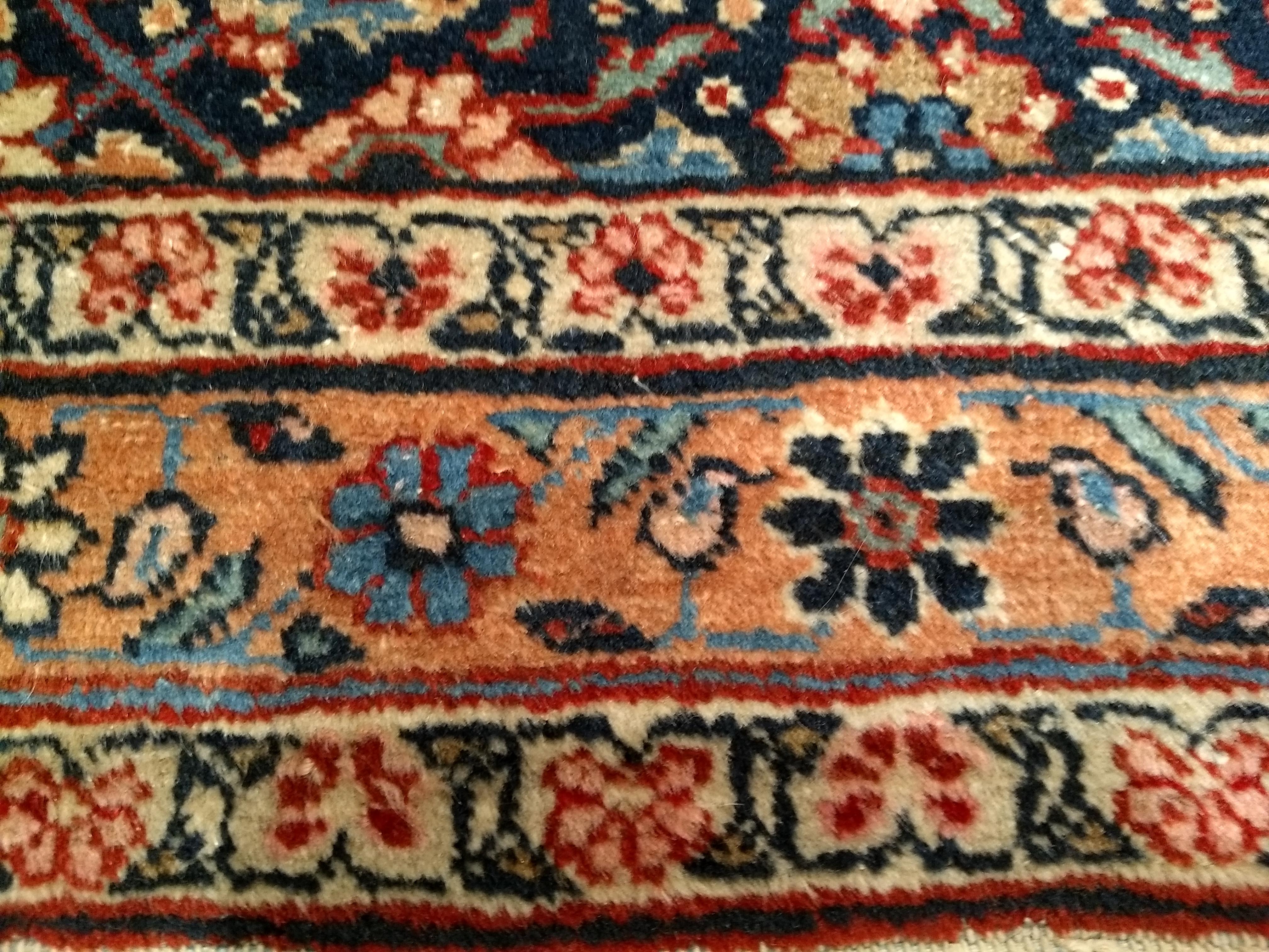 Persischer Malayer-Teppich im Vintage-Stil in Marineblau, Rot, Rosa, Rosa und Blau mit Allover-Muster im Zustand „Gut“ im Angebot in Barrington, IL