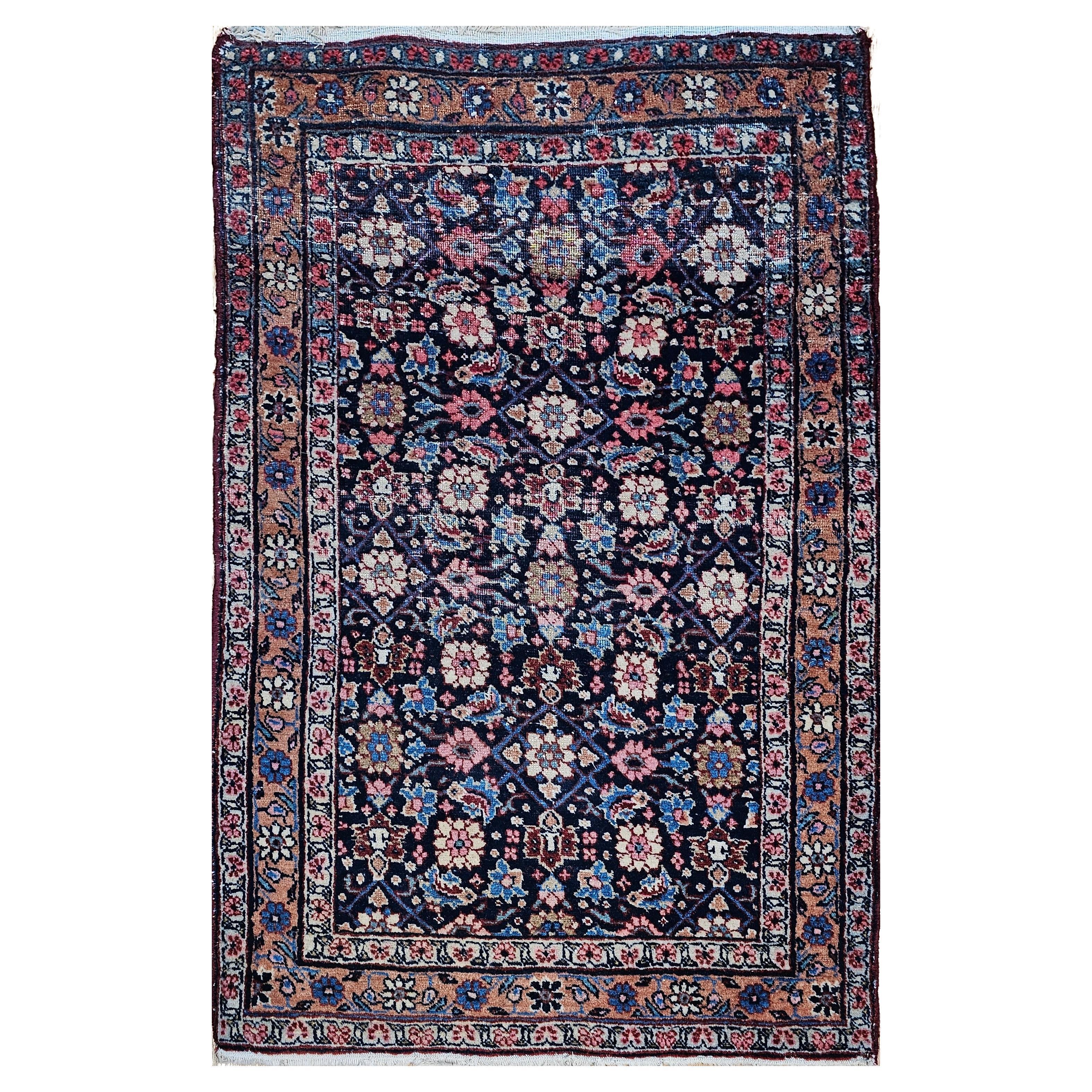 Persischer Malayer-Teppich im Vintage-Stil in Marineblau, Rot, Rosa, Rosa und Blau mit Allover-Muster im Angebot