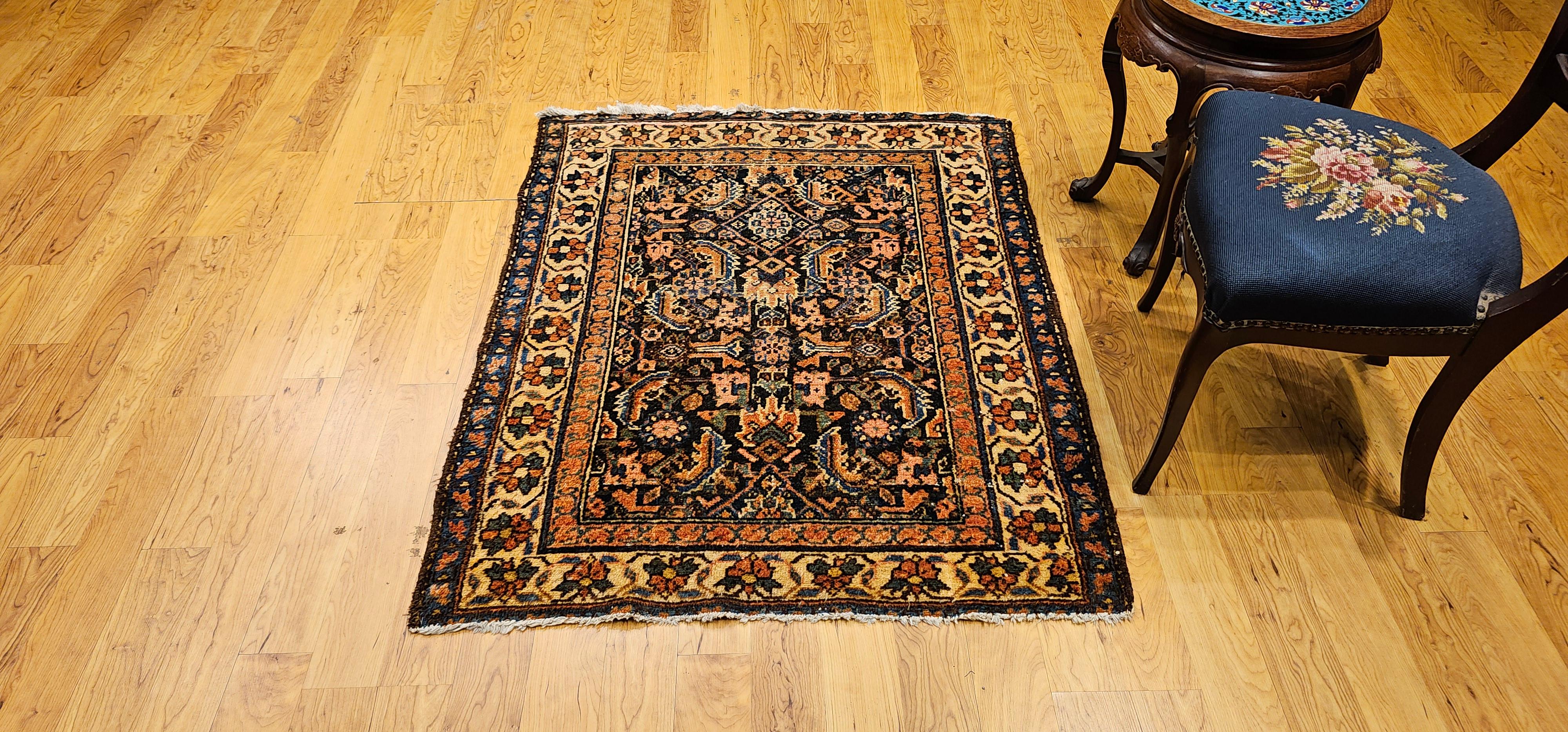 Vintage Persian Malayer Teppich in einem Allover-Muster in Marine, Elfenbein, Blau im Angebot 4
