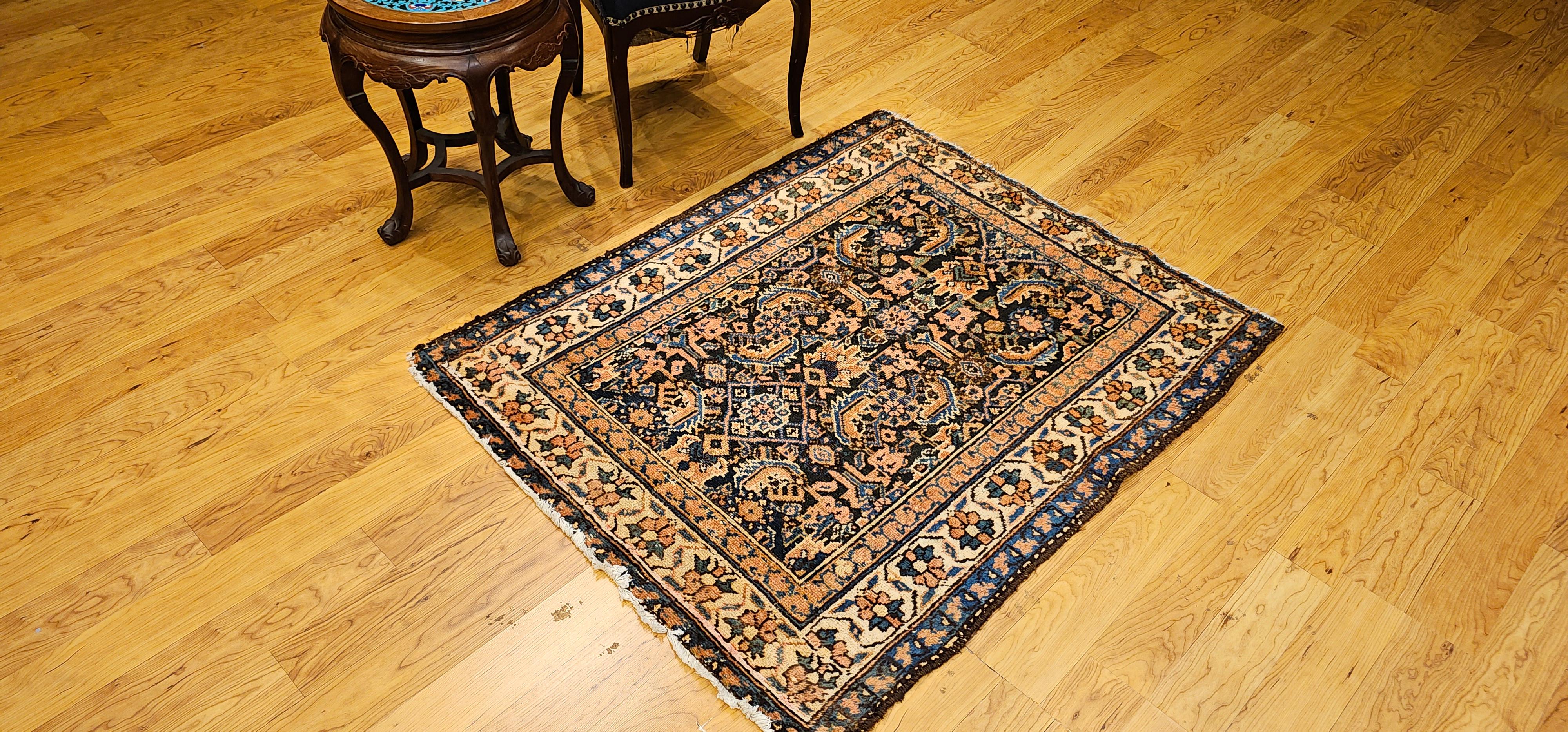 Vintage Persian Malayer Teppich in einem Allover-Muster in Marine, Elfenbein, Blau im Angebot 5