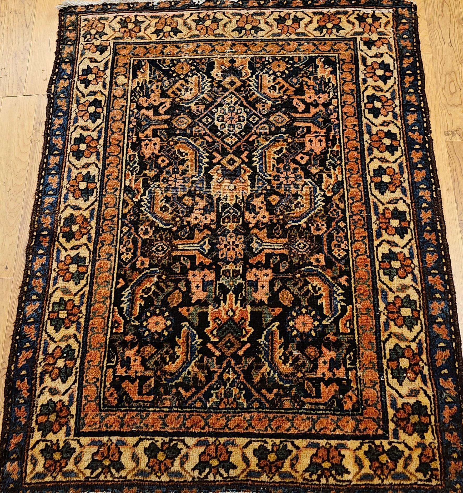 Vintage Persian Malayer Teppich in einem Allover-Muster in Marine, Elfenbein, Blau (Persisch) im Angebot