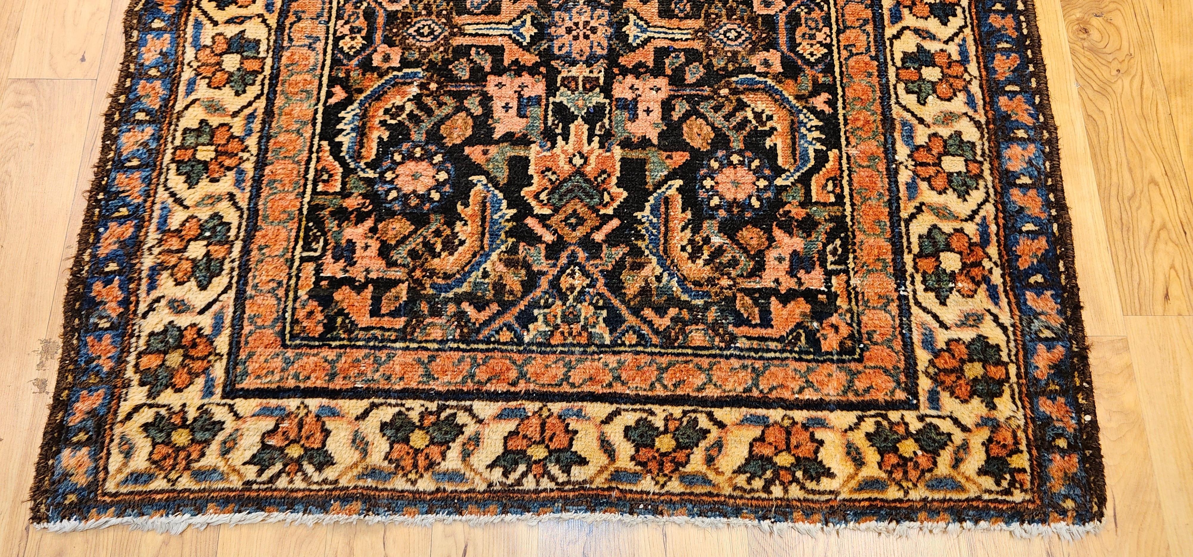 Vintage Persian Malayer Teppich in einem Allover-Muster in Marine, Elfenbein, Blau (Handgeknüpft) im Angebot
