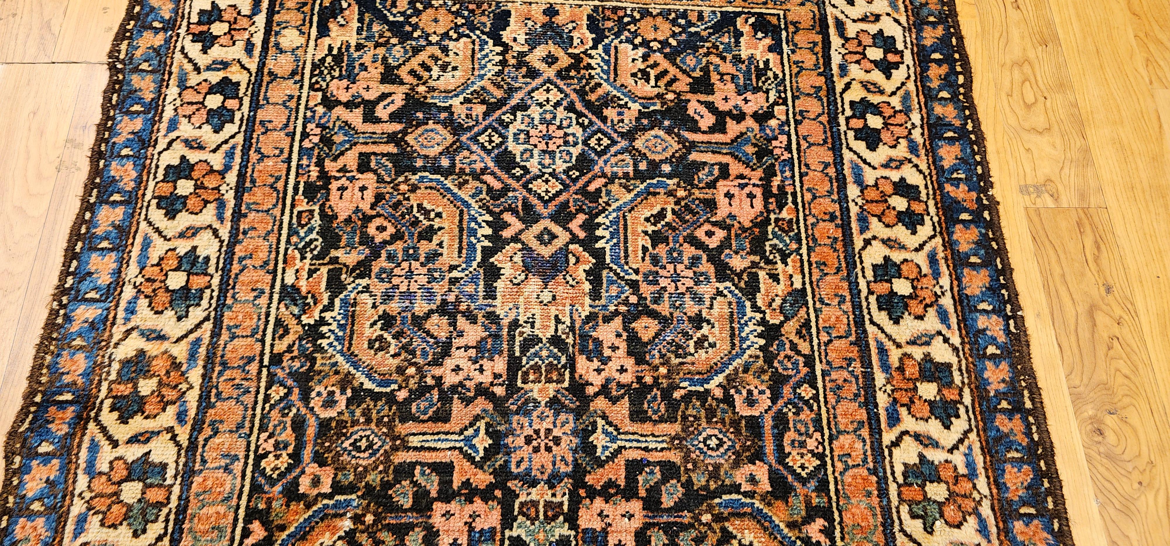 Vintage Persian Malayer Teppich in einem Allover-Muster in Marine, Elfenbein, Blau im Zustand „Gut“ im Angebot in Barrington, IL