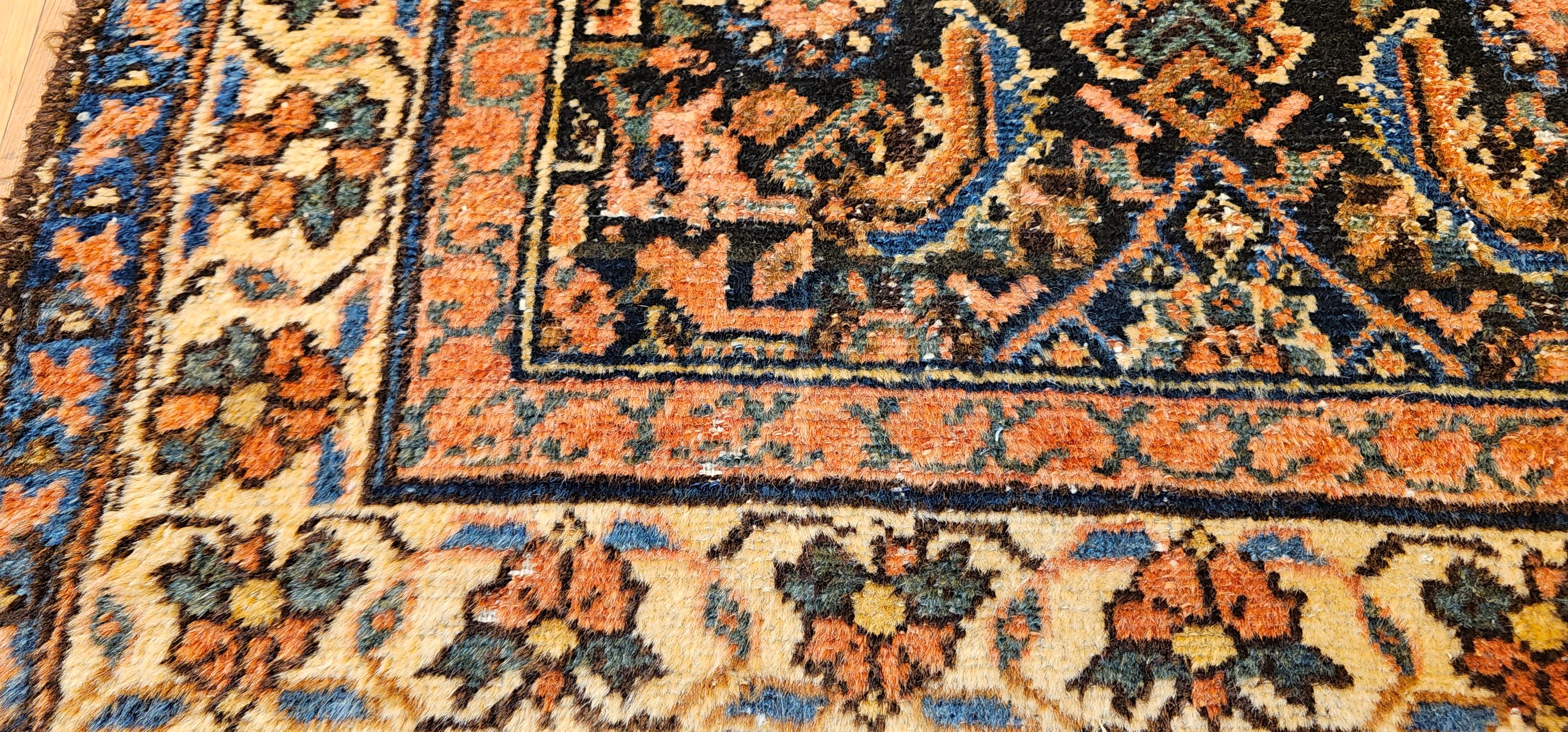Vintage Persian Malayer Teppich in einem Allover-Muster in Marine, Elfenbein, Blau (Wolle) im Angebot