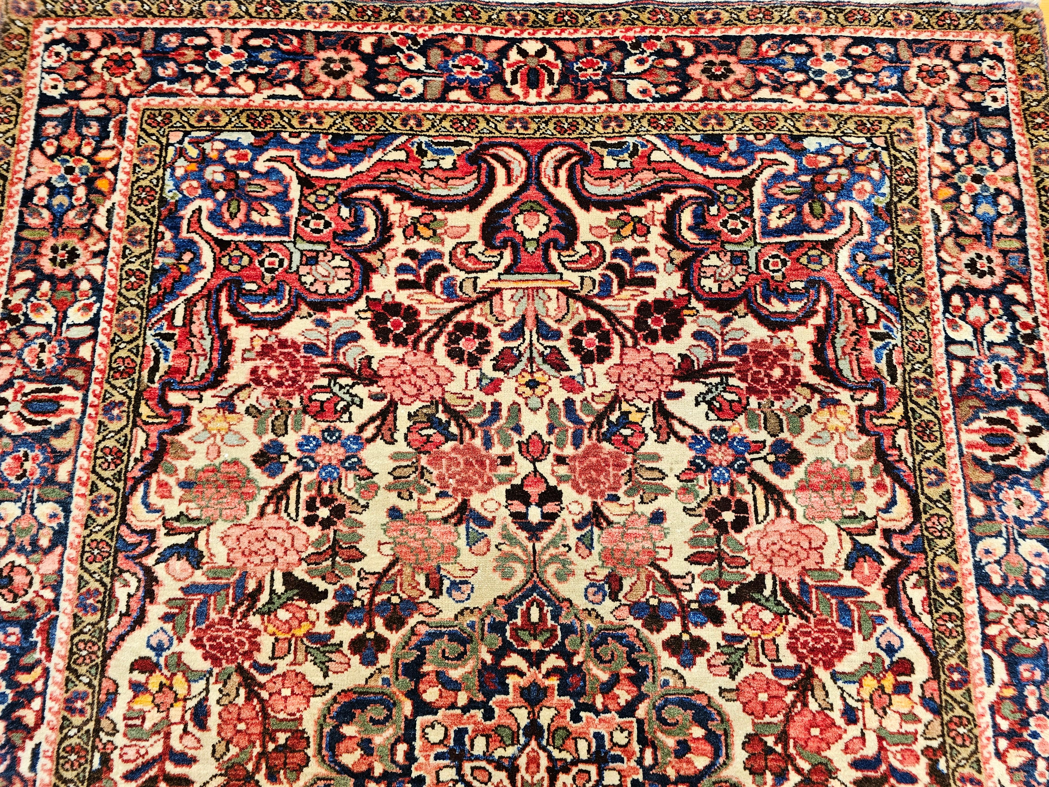Handgeknüpfter persischer Vintage-Teppich mit Blumenmuster in Rot, Rosa, Blau und Blau im Zustand „Gut“ im Angebot in Barrington, IL