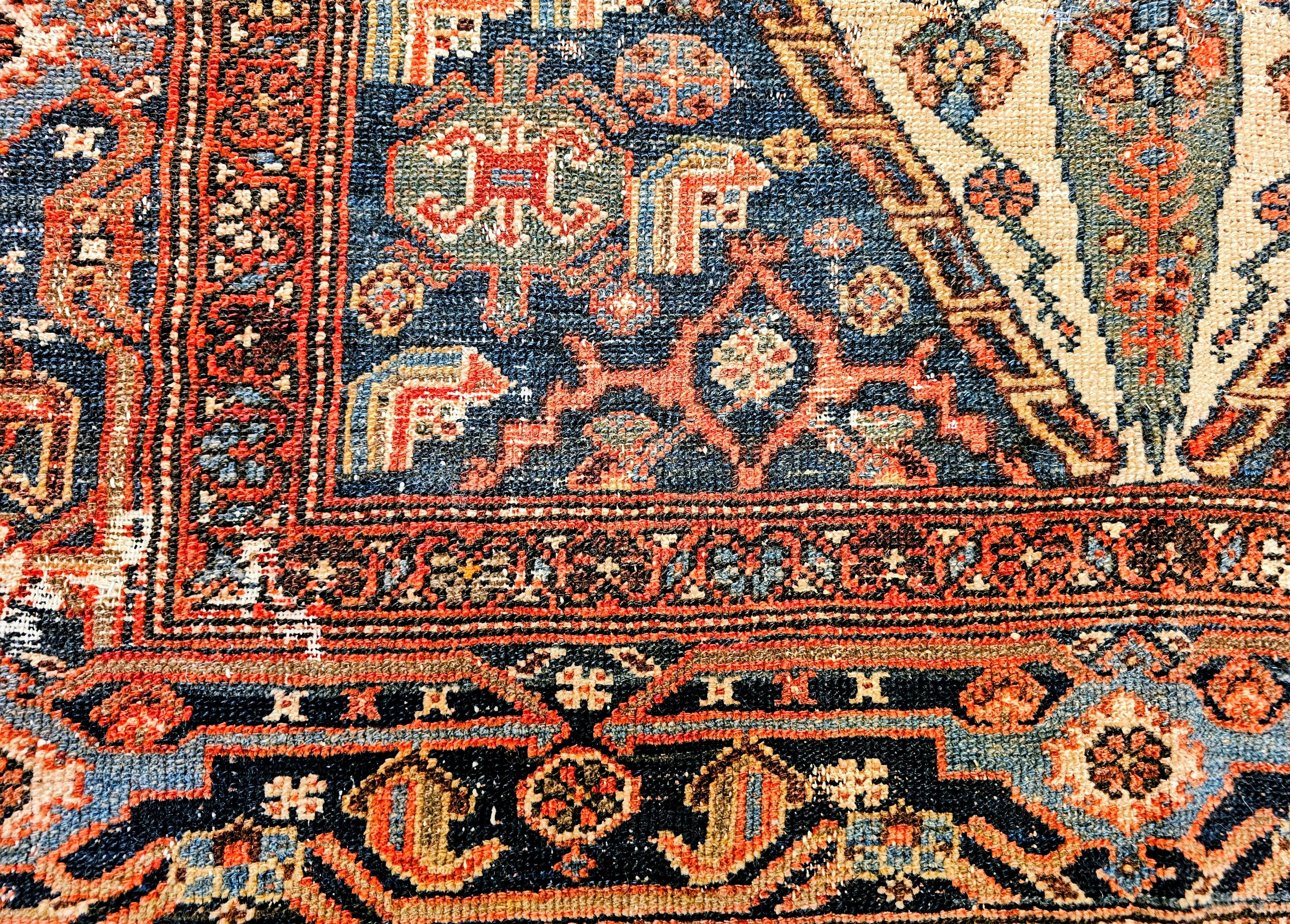 Tappeto persiano d'epoca Malayer, medaglione blu pallido su avorio, marina, c.C. in vendita 3